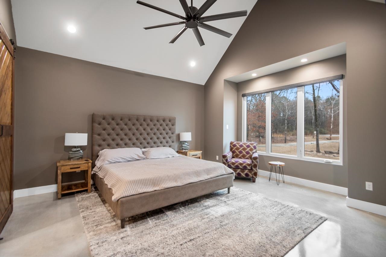 WHITE OAK MANOR - Residential