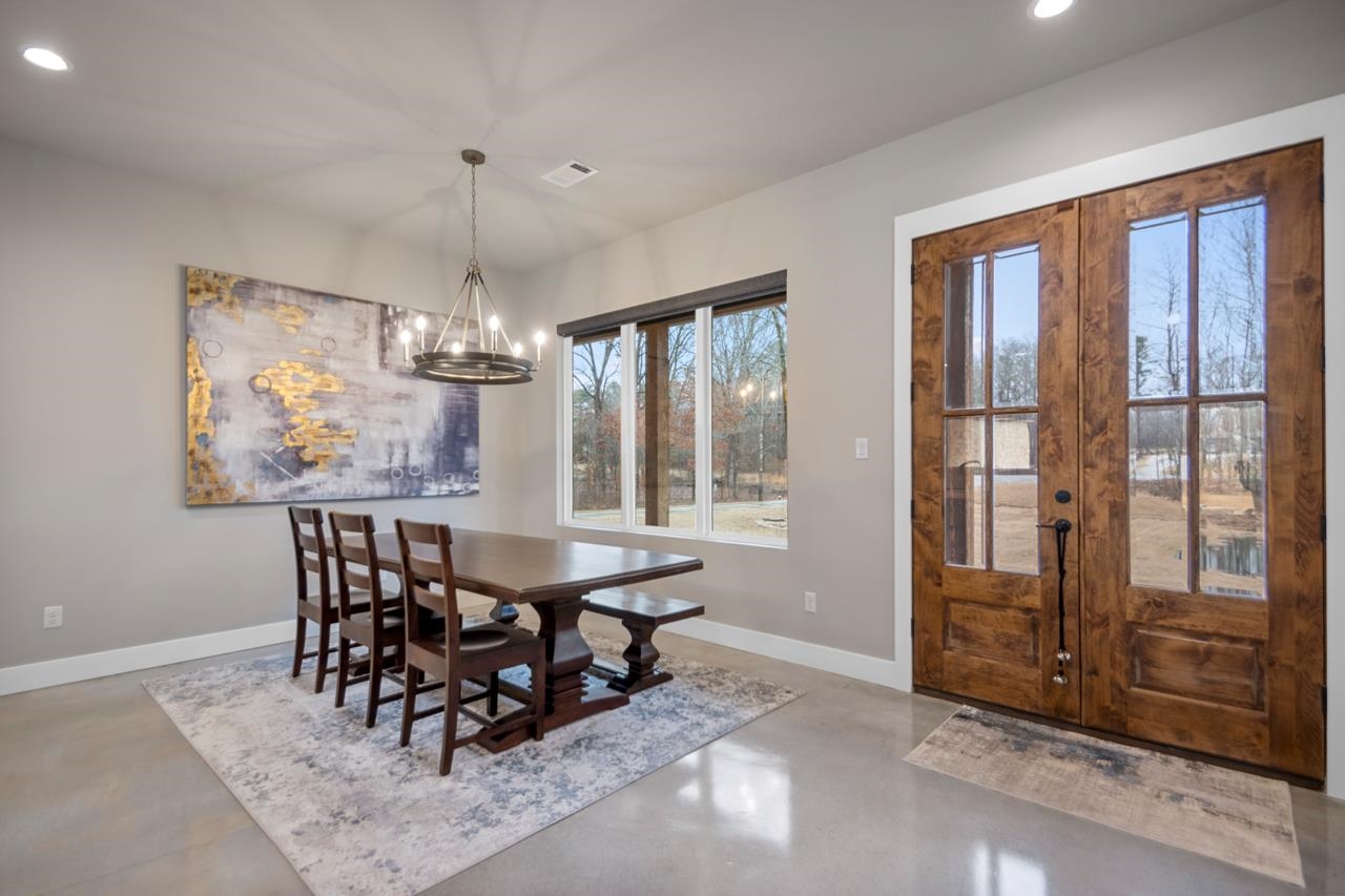 WHITE OAK MANOR - Residential