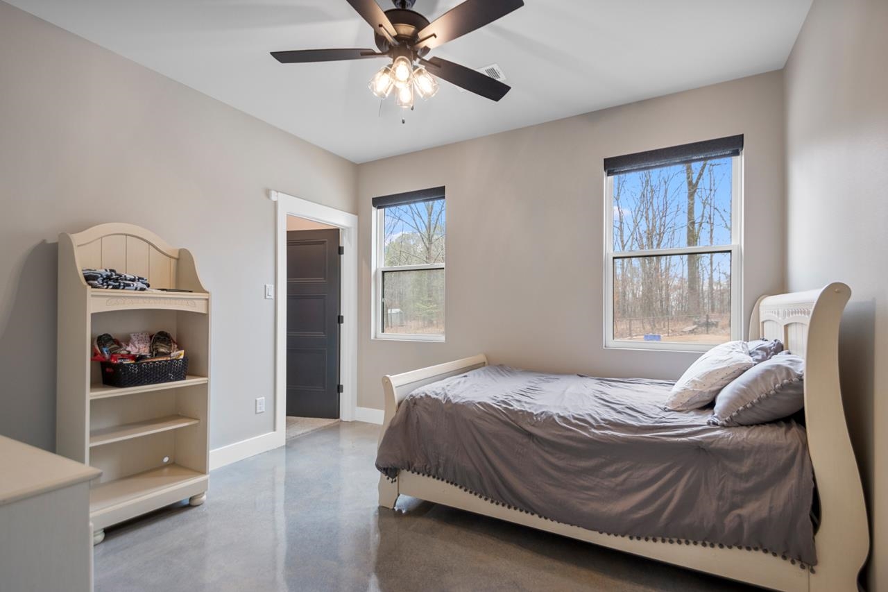 WHITE OAK MANOR - Residential