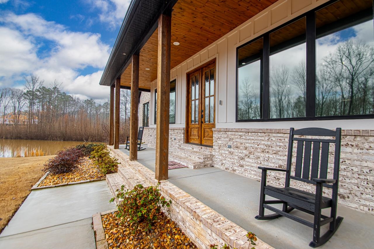 WHITE OAK MANOR - Residential