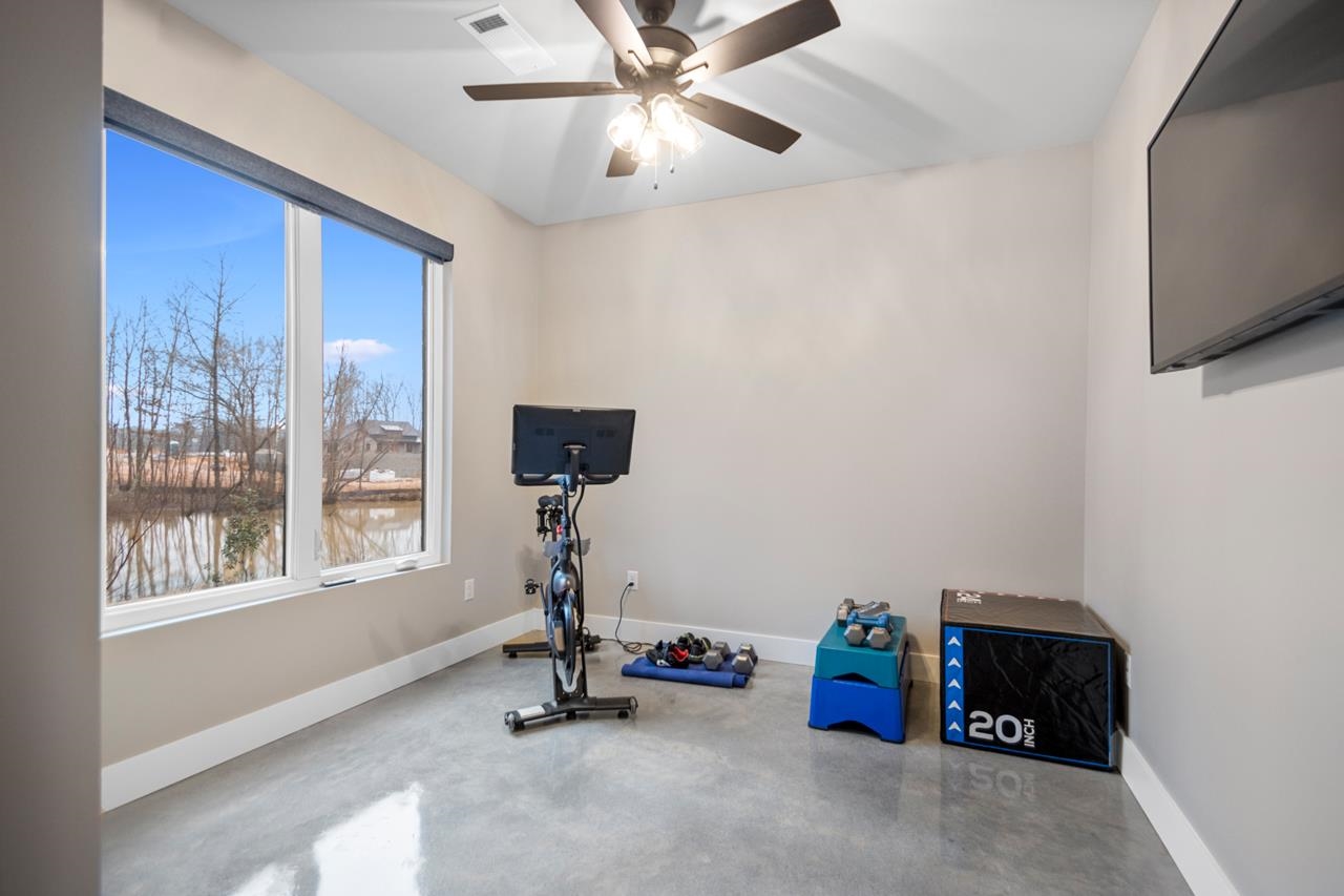 WHITE OAK MANOR - Residential