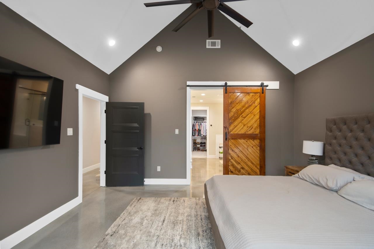 WHITE OAK MANOR - Residential