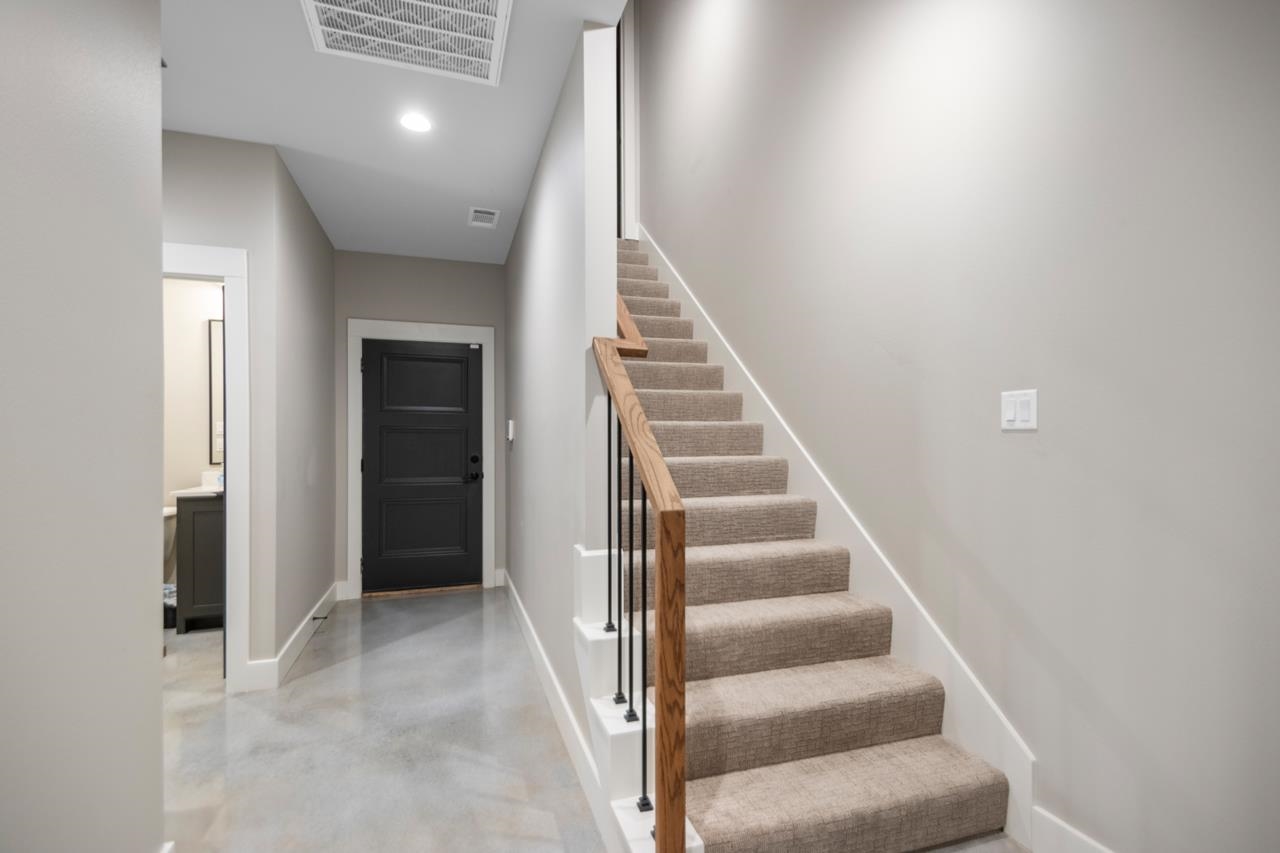 WHITE OAK MANOR - Residential