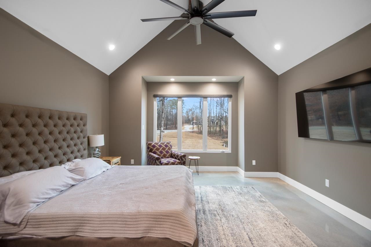 WHITE OAK MANOR - Residential