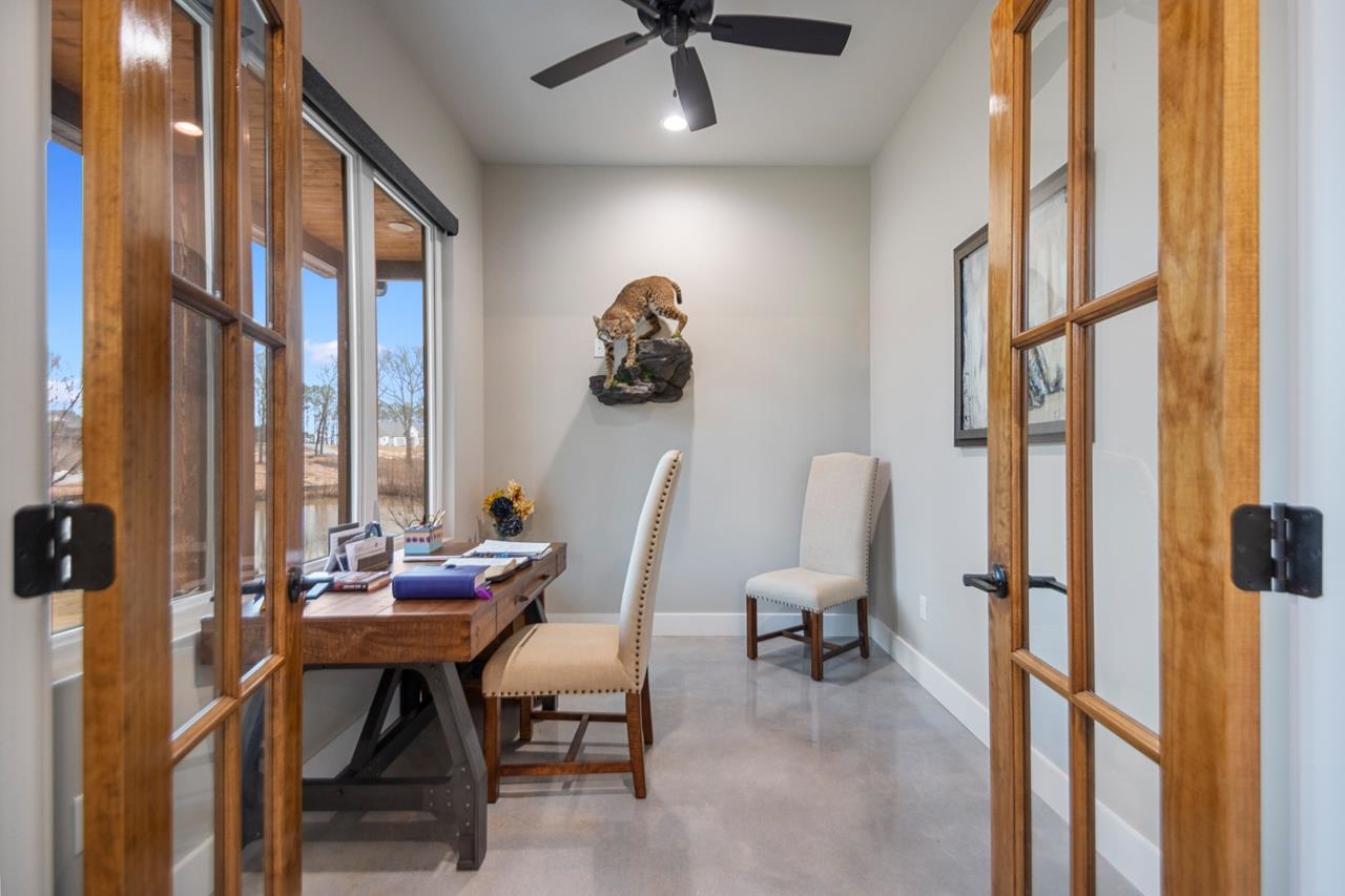 WHITE OAK MANOR - Residential