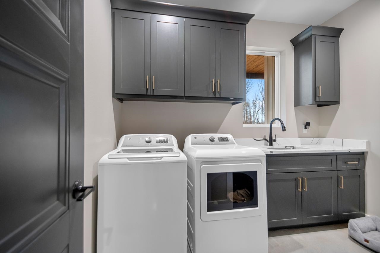 WHITE OAK MANOR - Residential