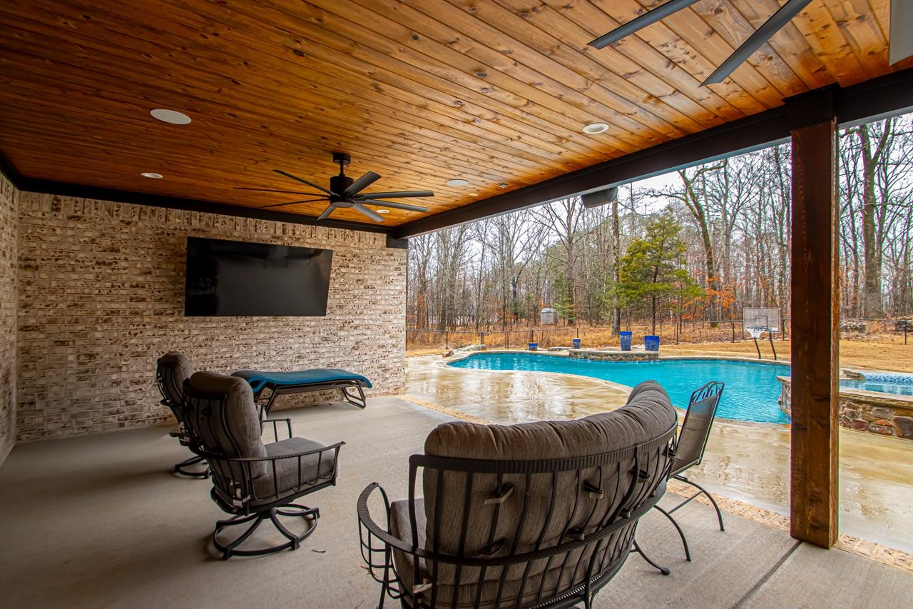 WHITE OAK MANOR - Residential