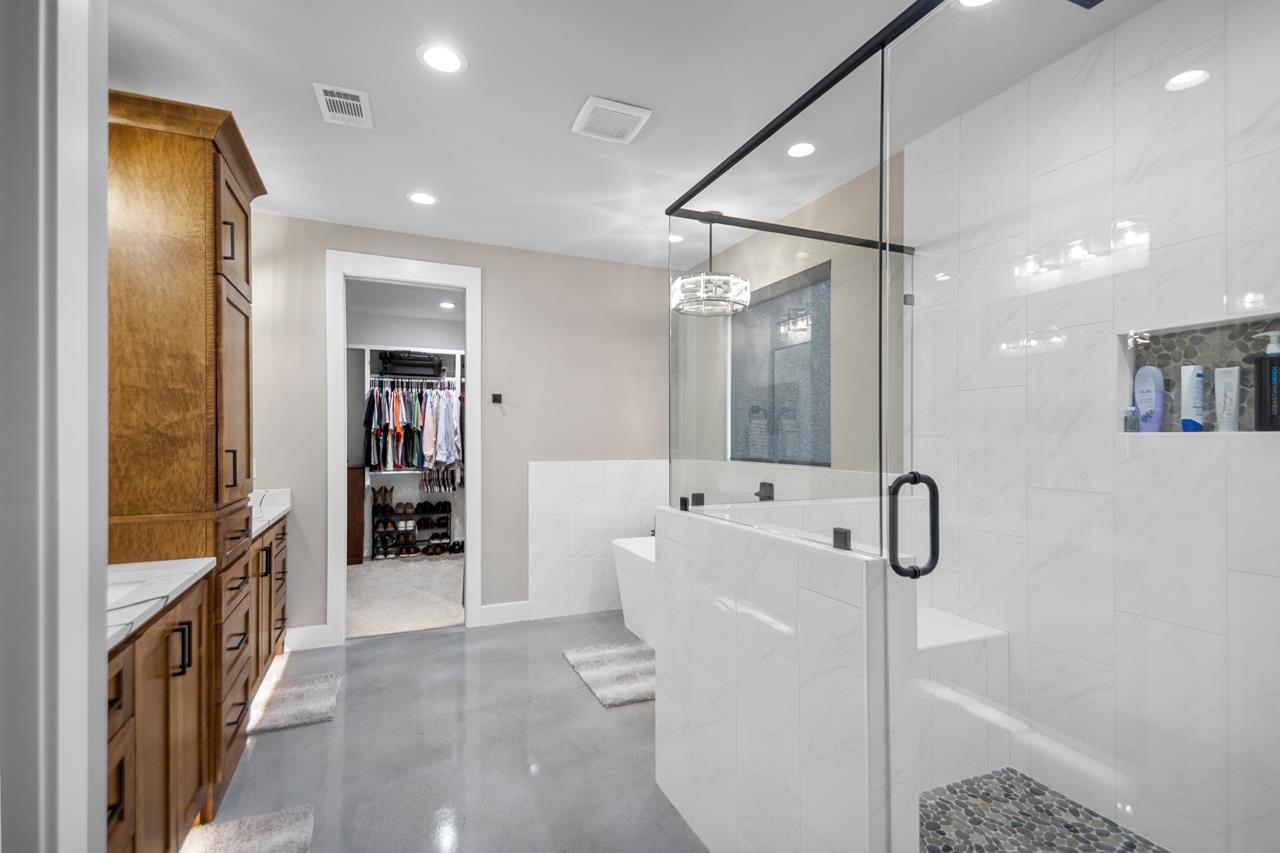 WHITE OAK MANOR - Residential