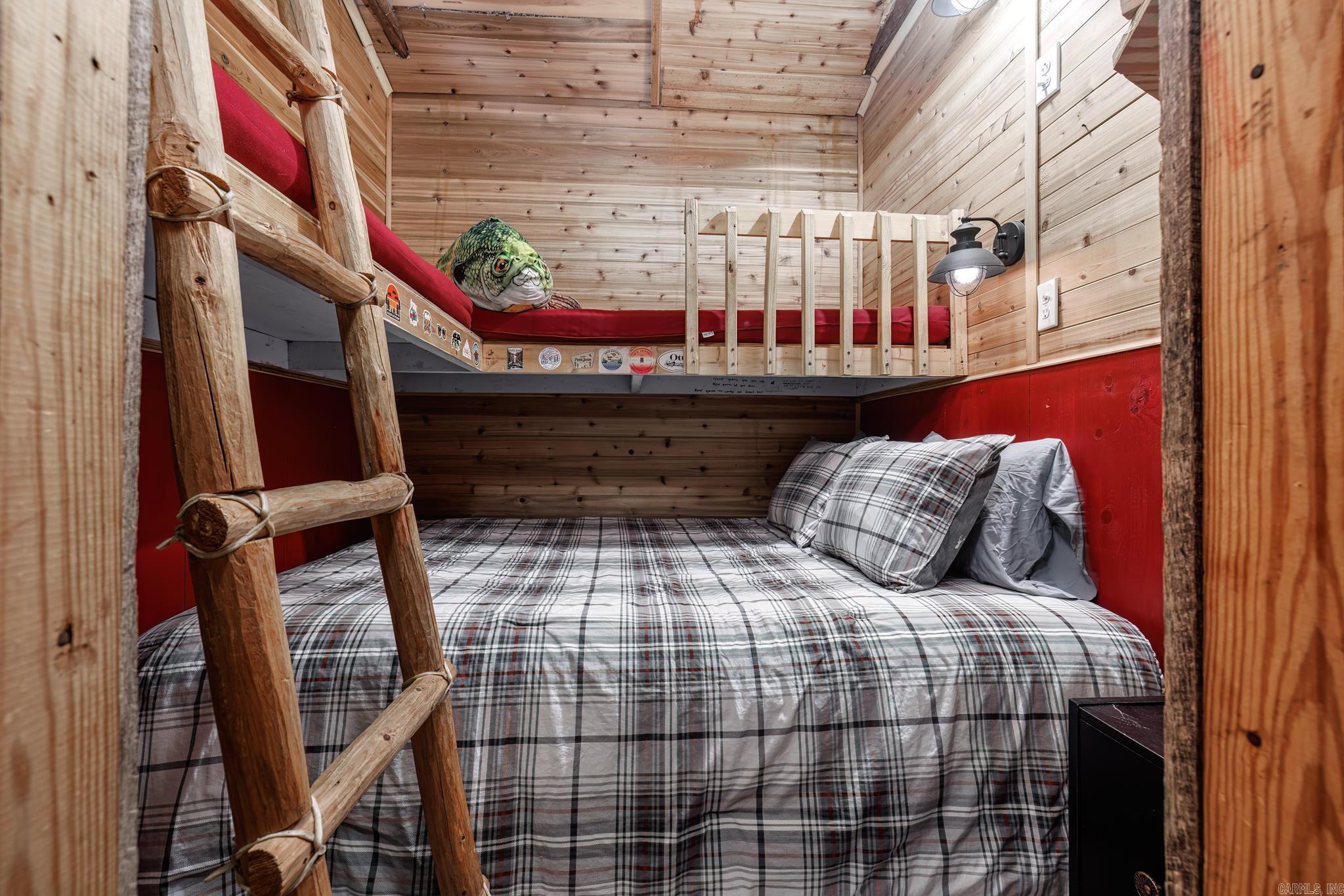 LAKE WOOD HOMES - Residential