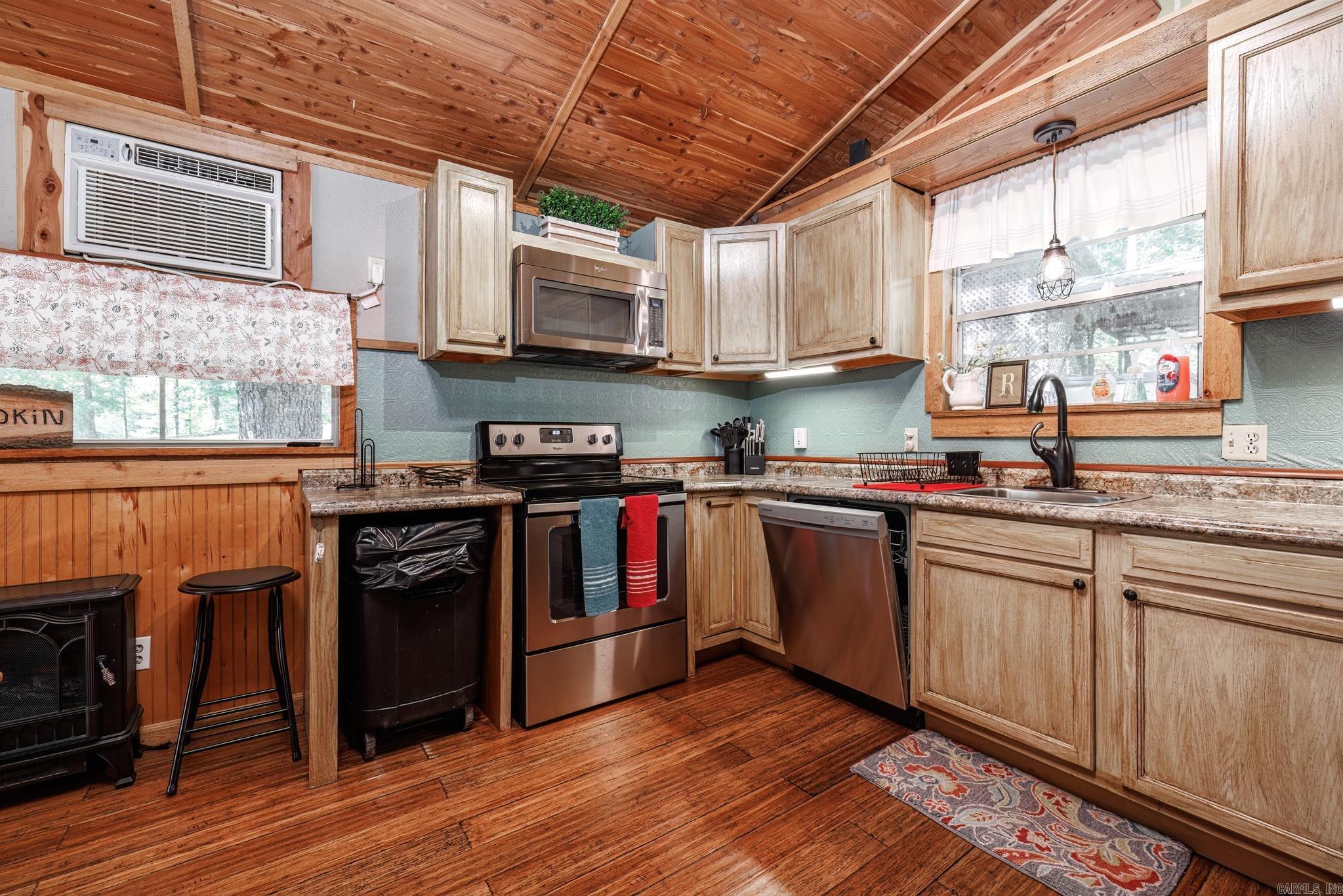 LAKE WOOD HOMES - Residential