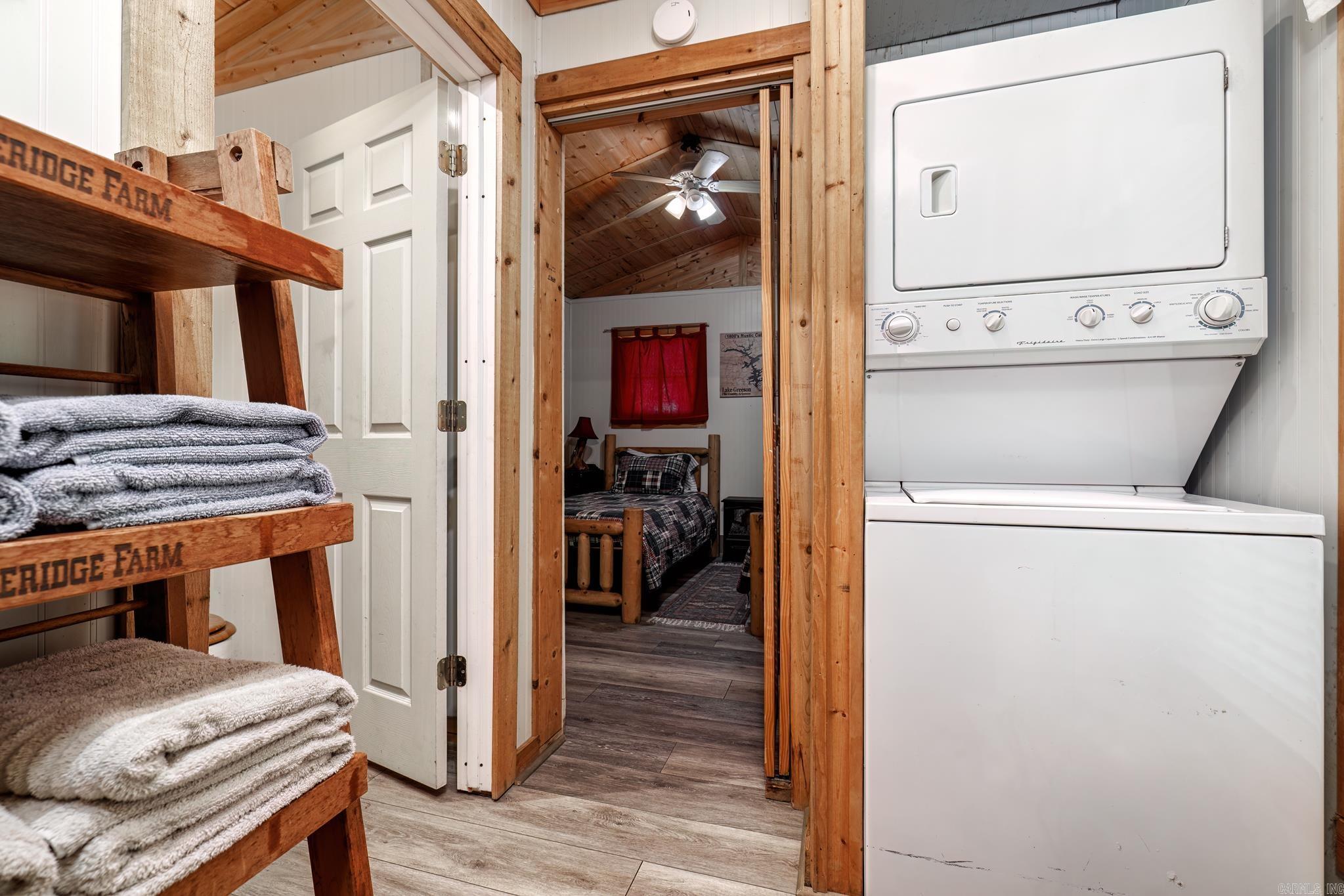 LAKE WOOD HOMES - Residential