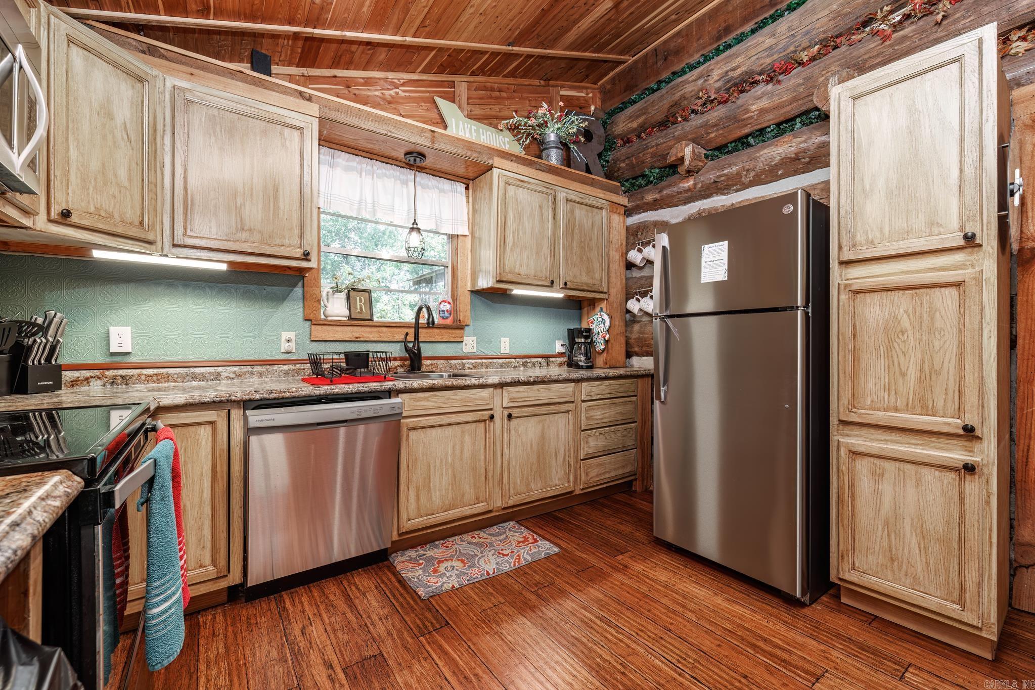 LAKE WOOD HOMES - Residential