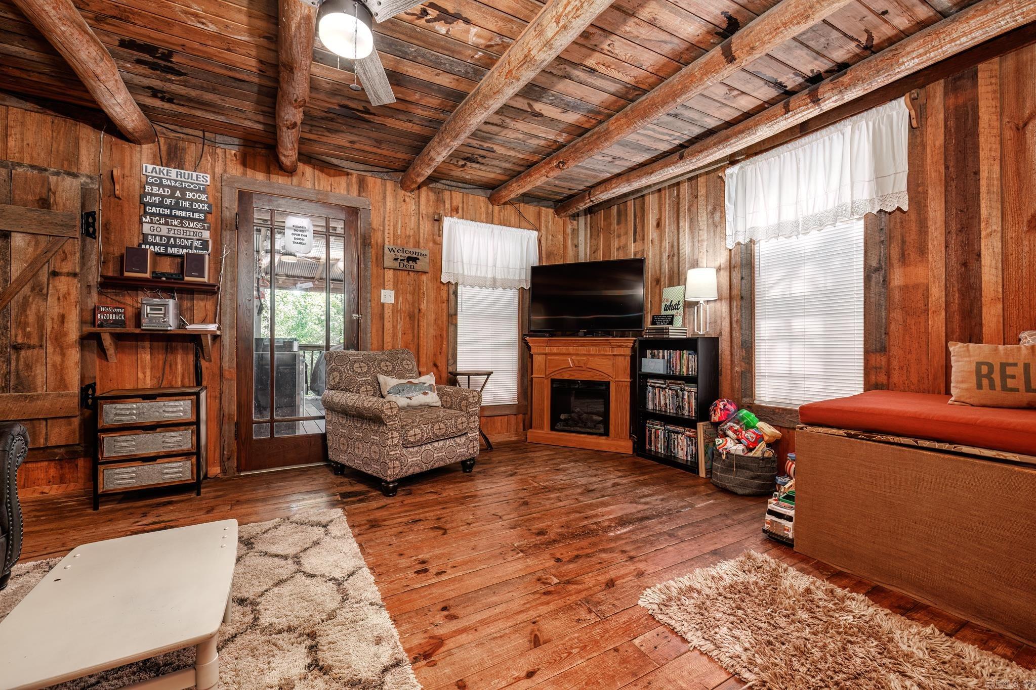 LAKE WOOD HOMES - Residential