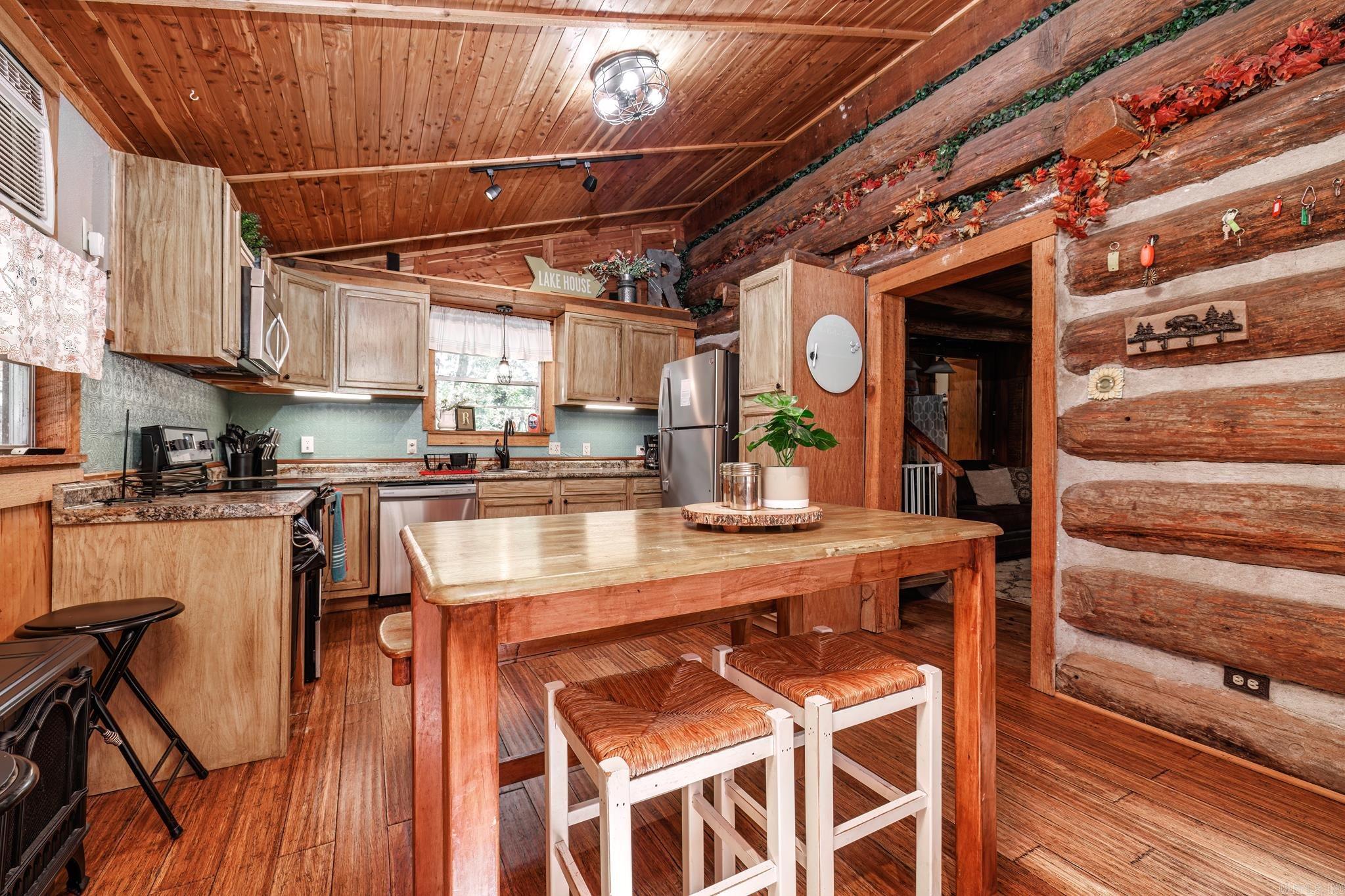 LAKE WOOD HOMES - Residential