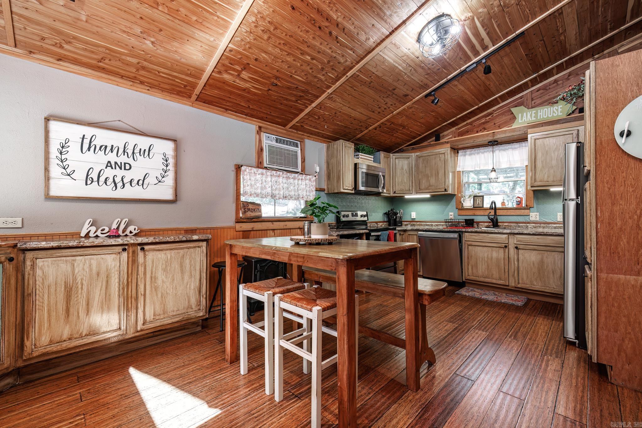 LAKE WOOD HOMES - Residential