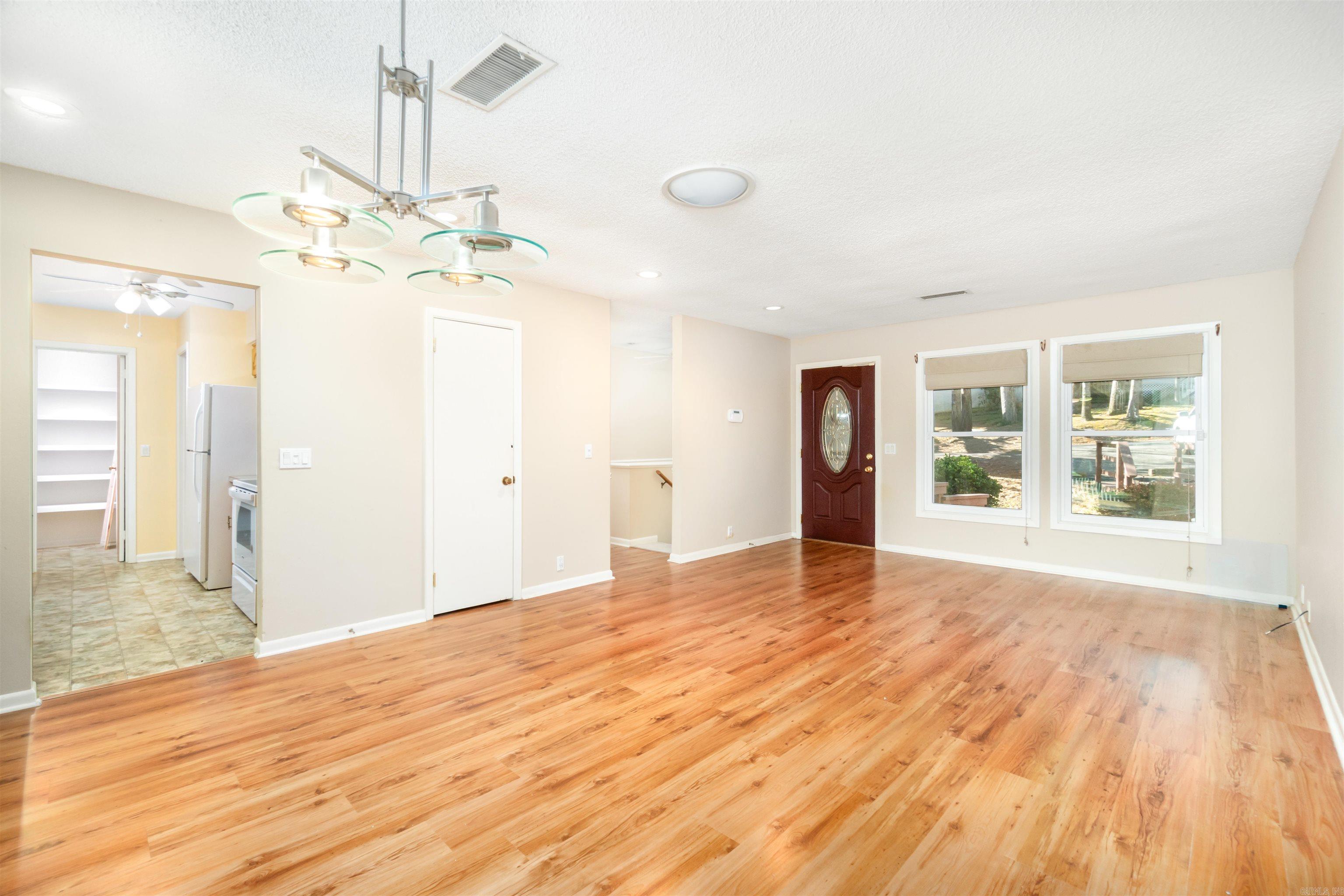 VALENCIA COURTS - Residential