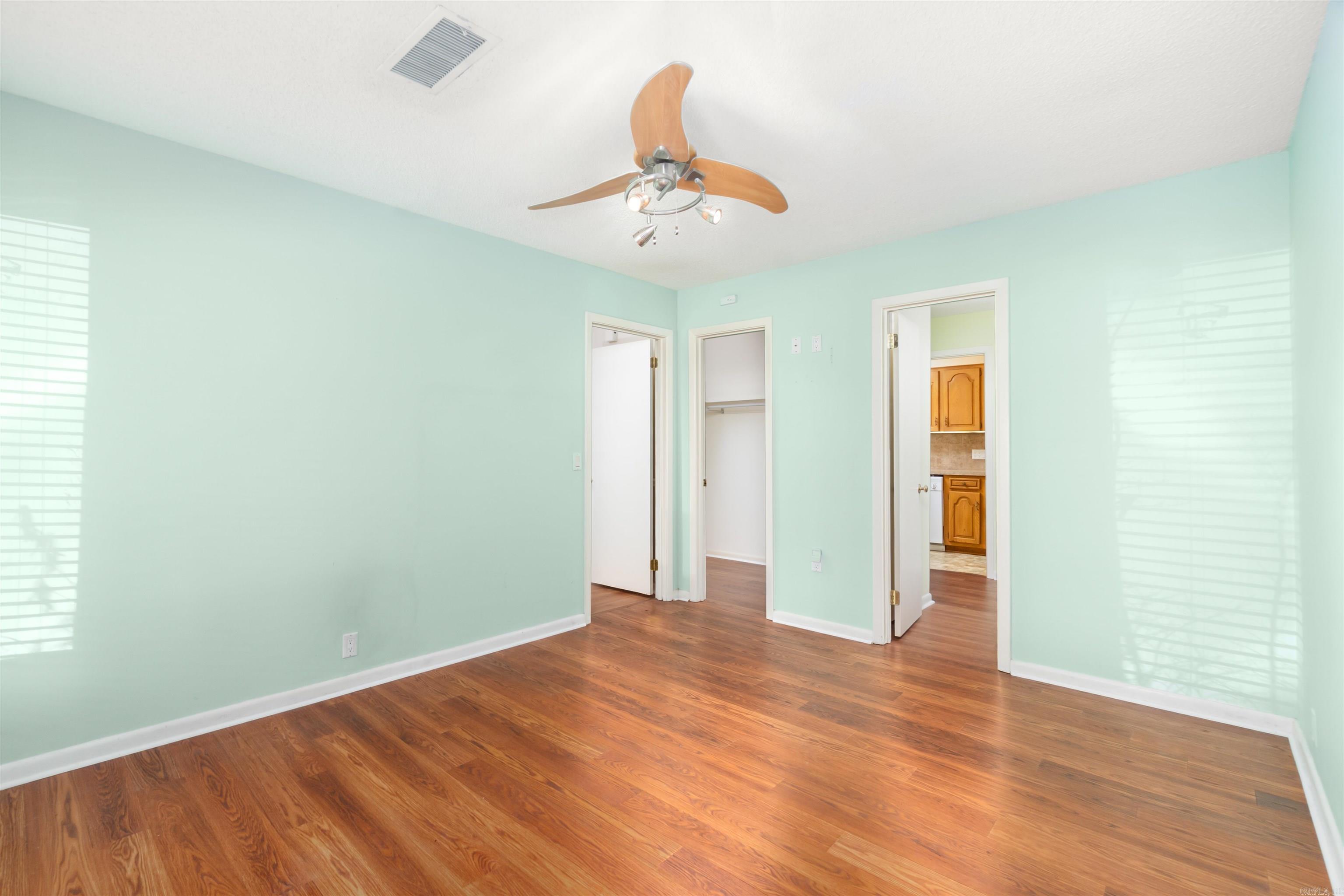 VALENCIA COURTS - Residential