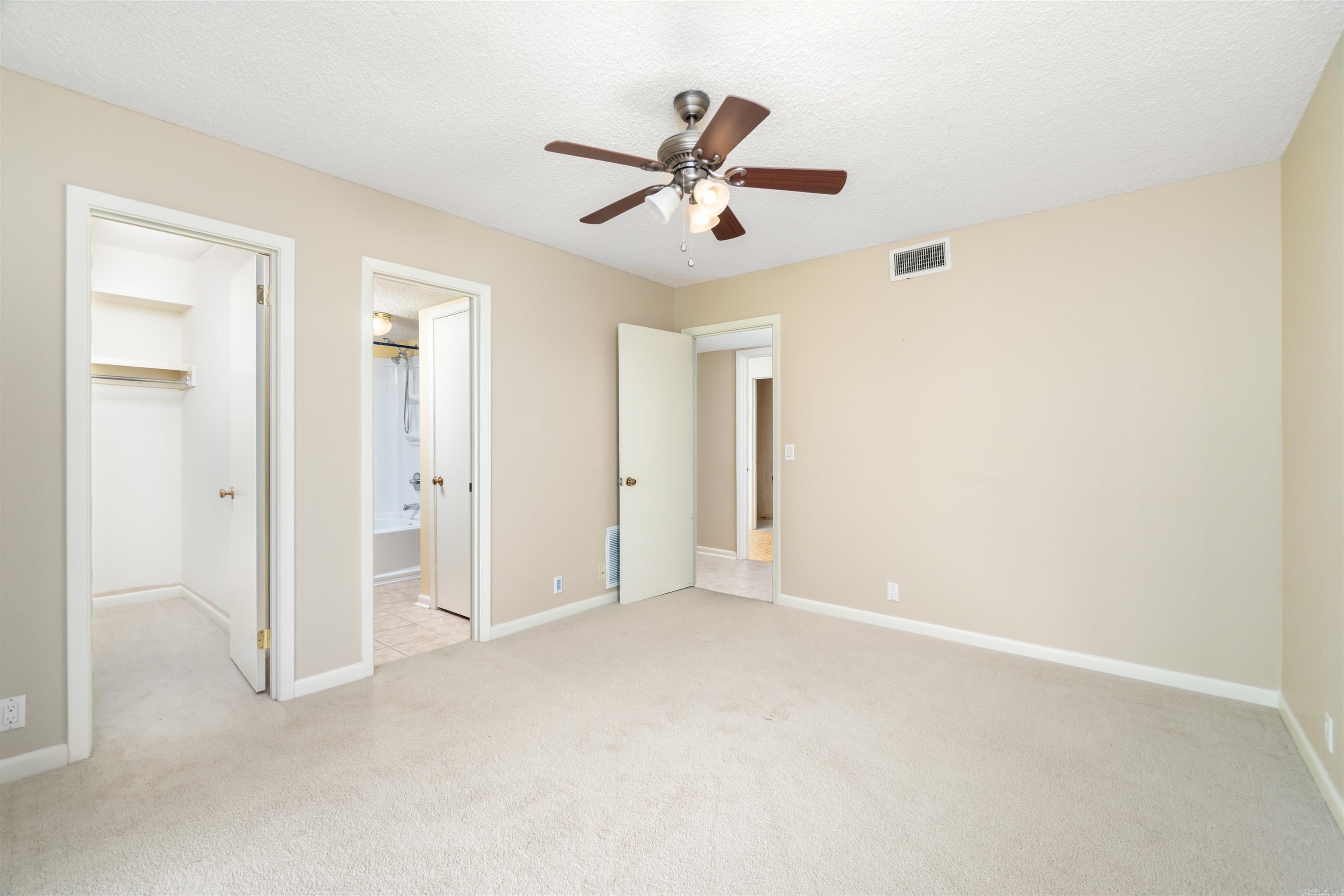 VALENCIA COURTS - Residential