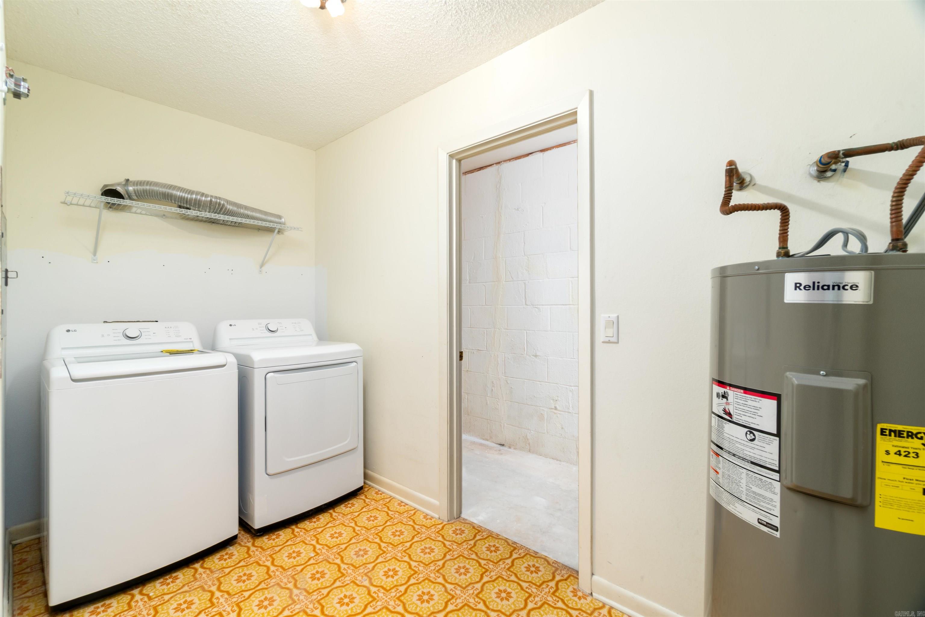 VALENCIA COURTS - Residential