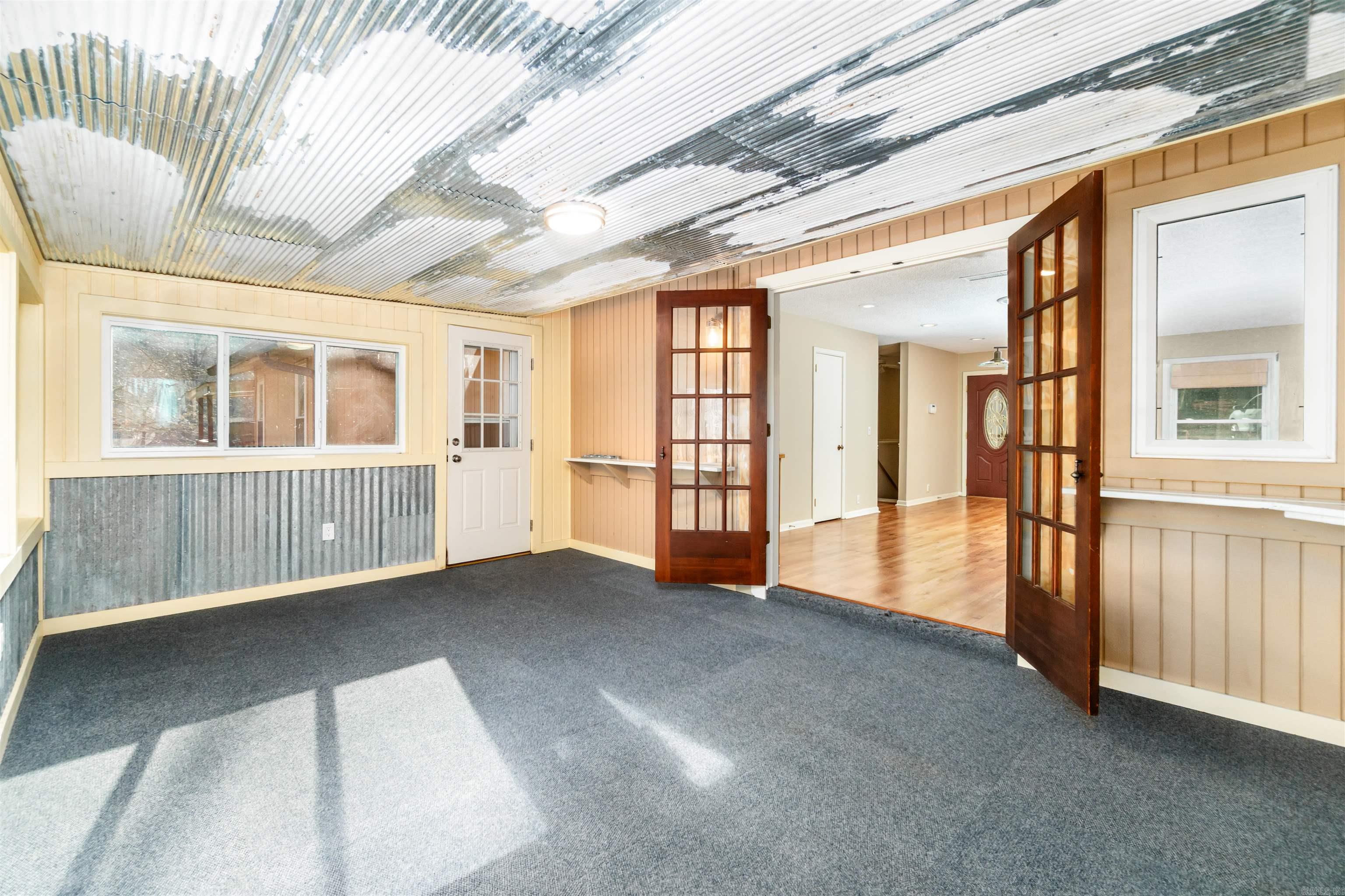 VALENCIA COURTS - Residential