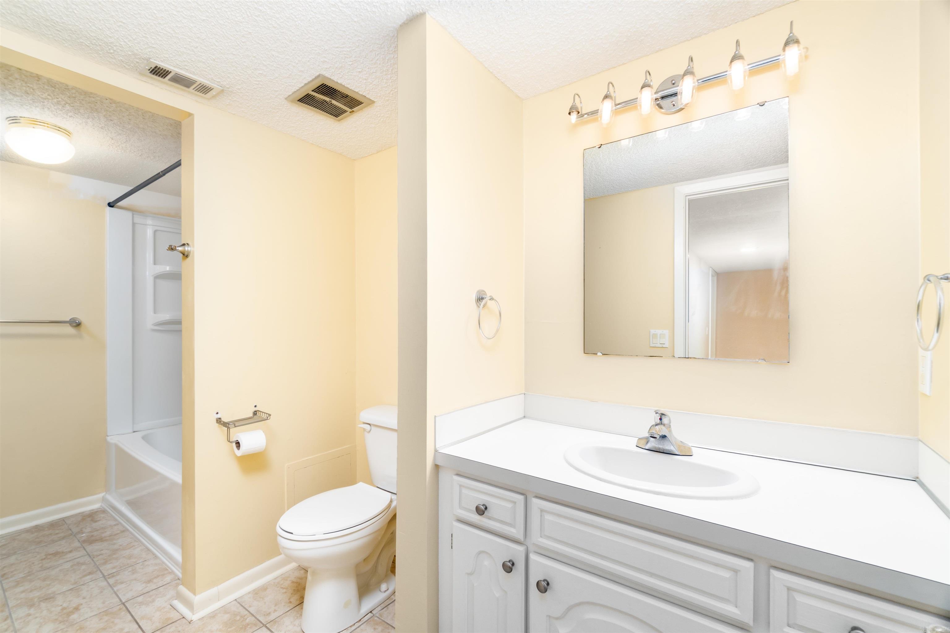 VALENCIA COURTS - Residential