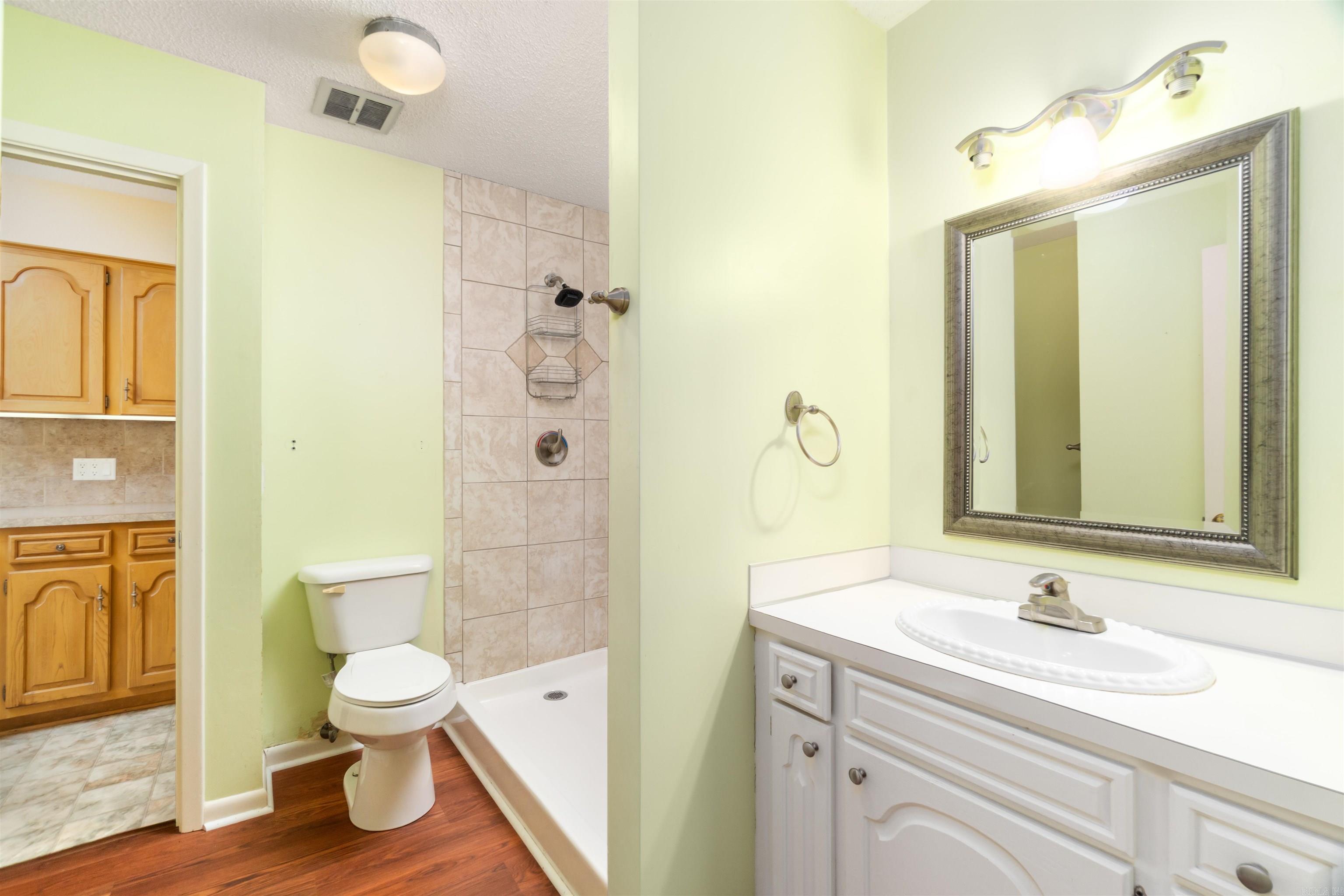 VALENCIA COURTS - Residential