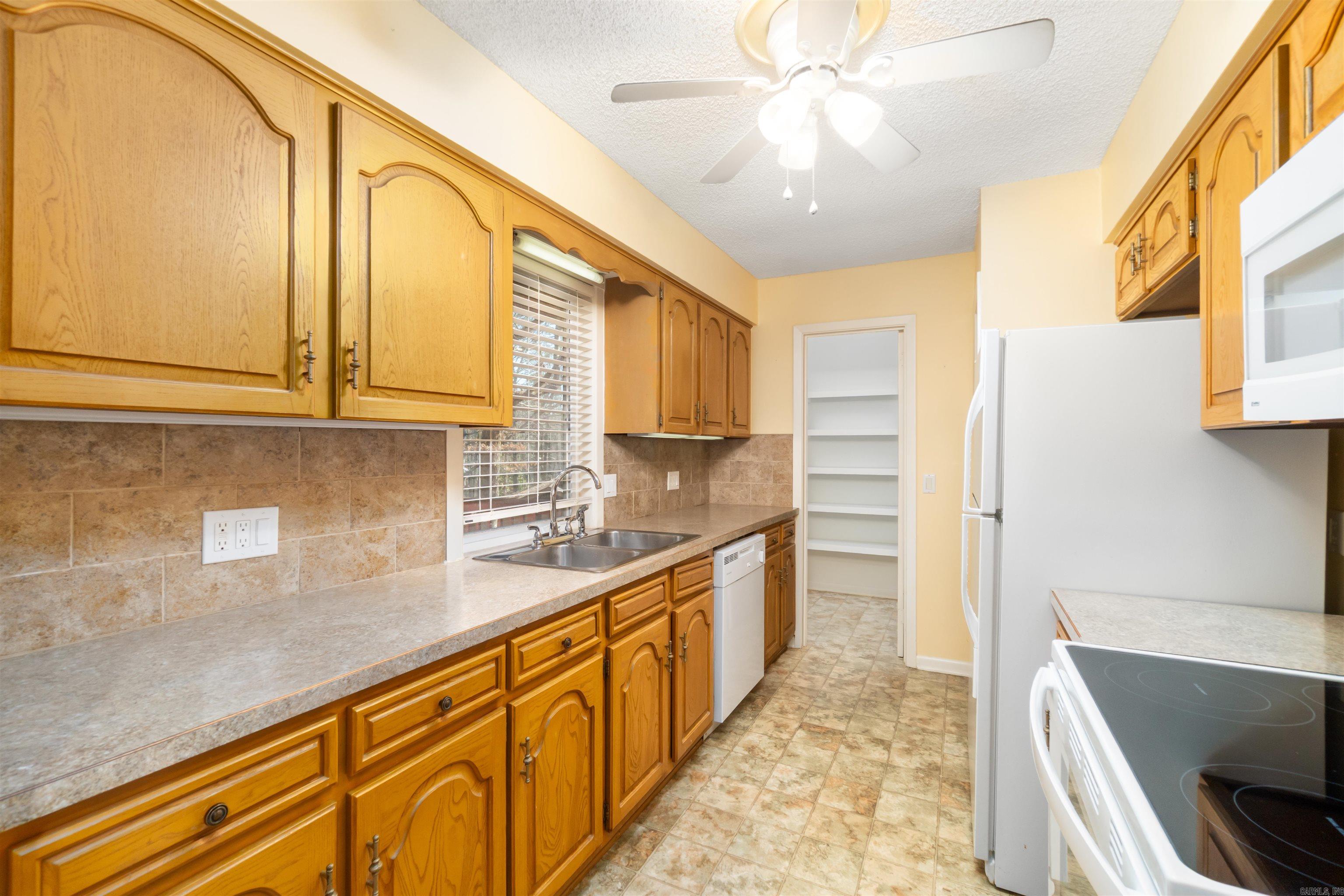 VALENCIA COURTS - Residential