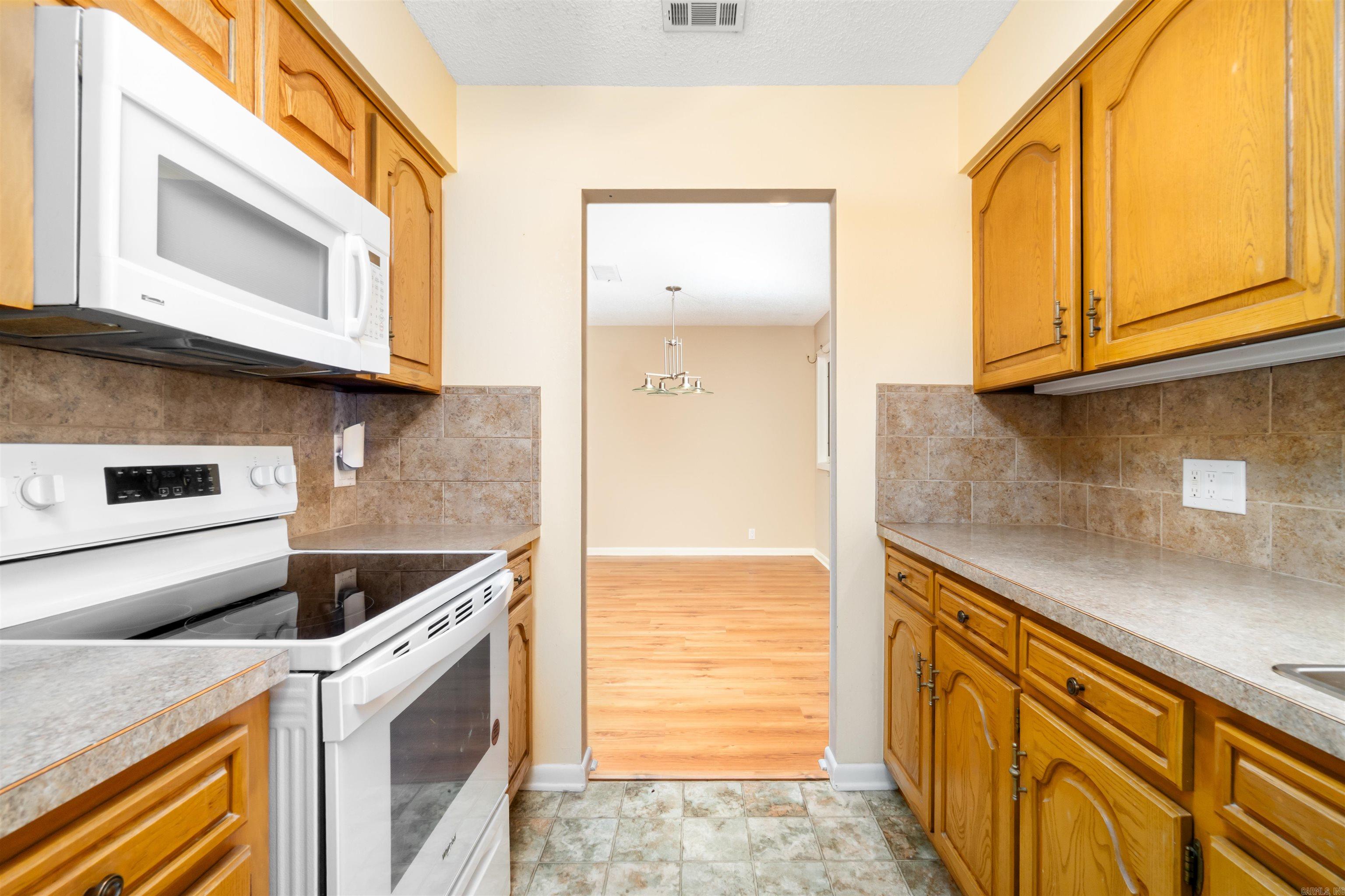 VALENCIA COURTS - Residential