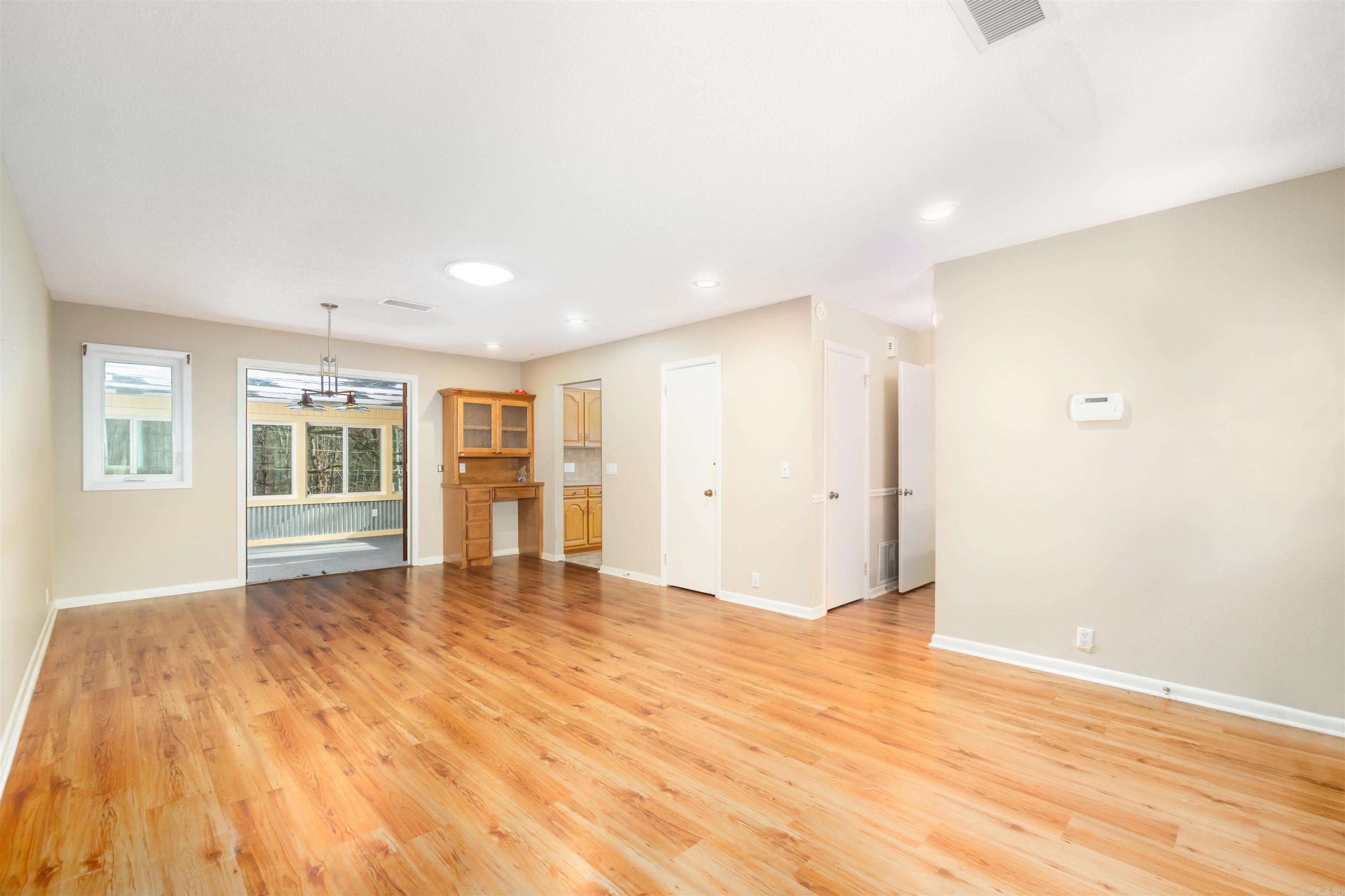 VALENCIA COURTS - Residential