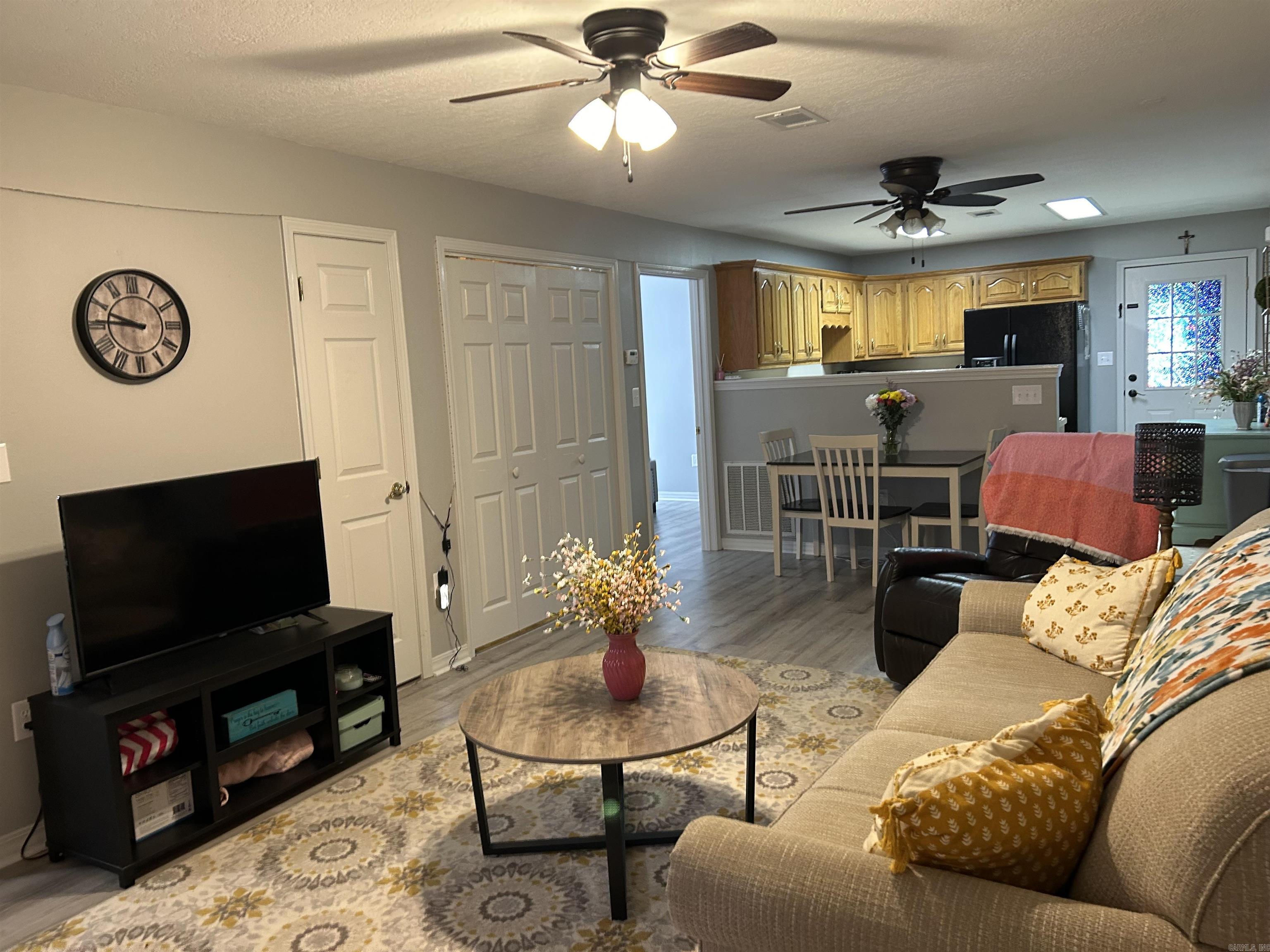 RIVER OAKS TRACE - Residential