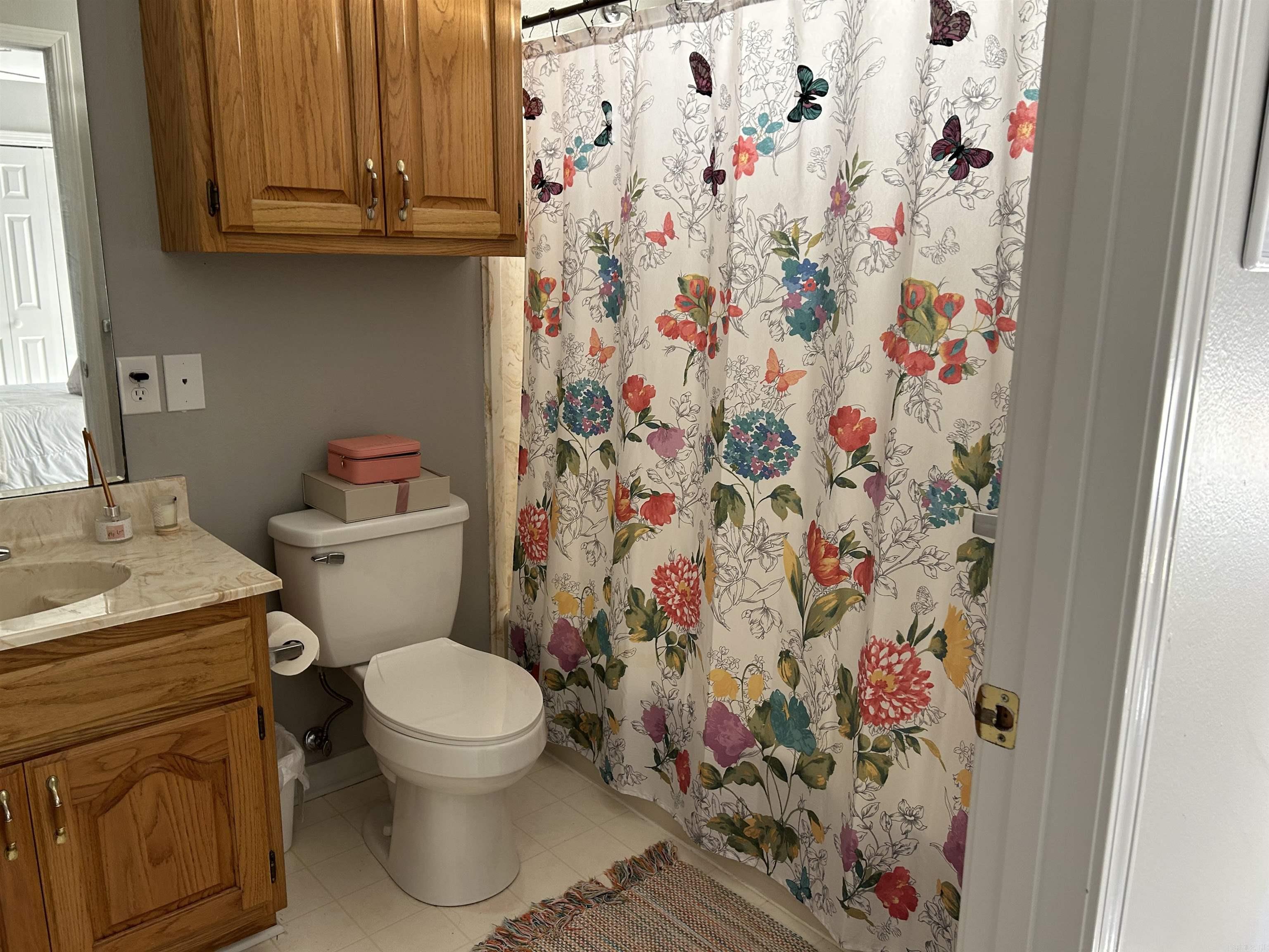 RIVER OAKS TRACE - Residential