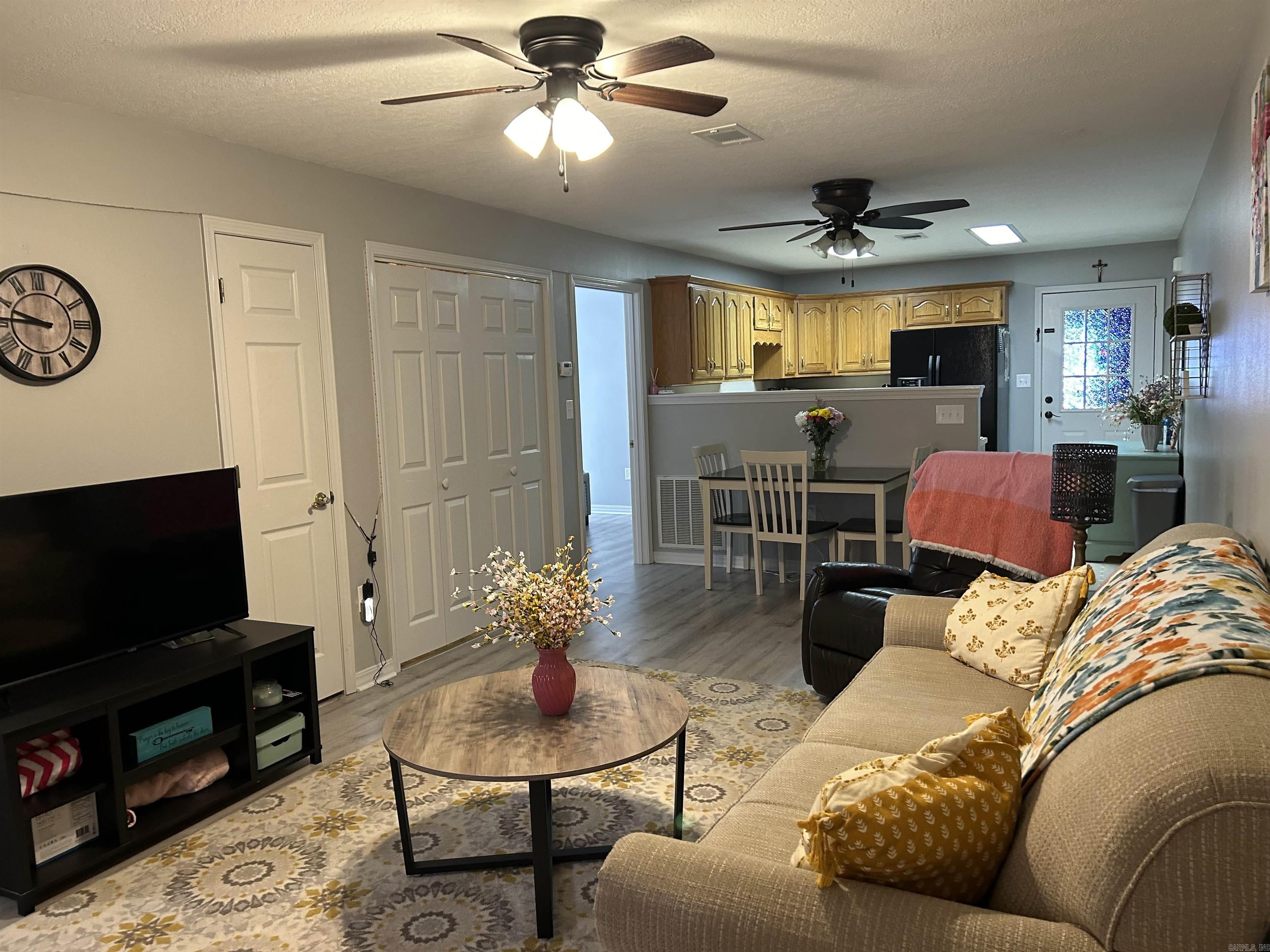 RIVER OAKS TRACE - Residential