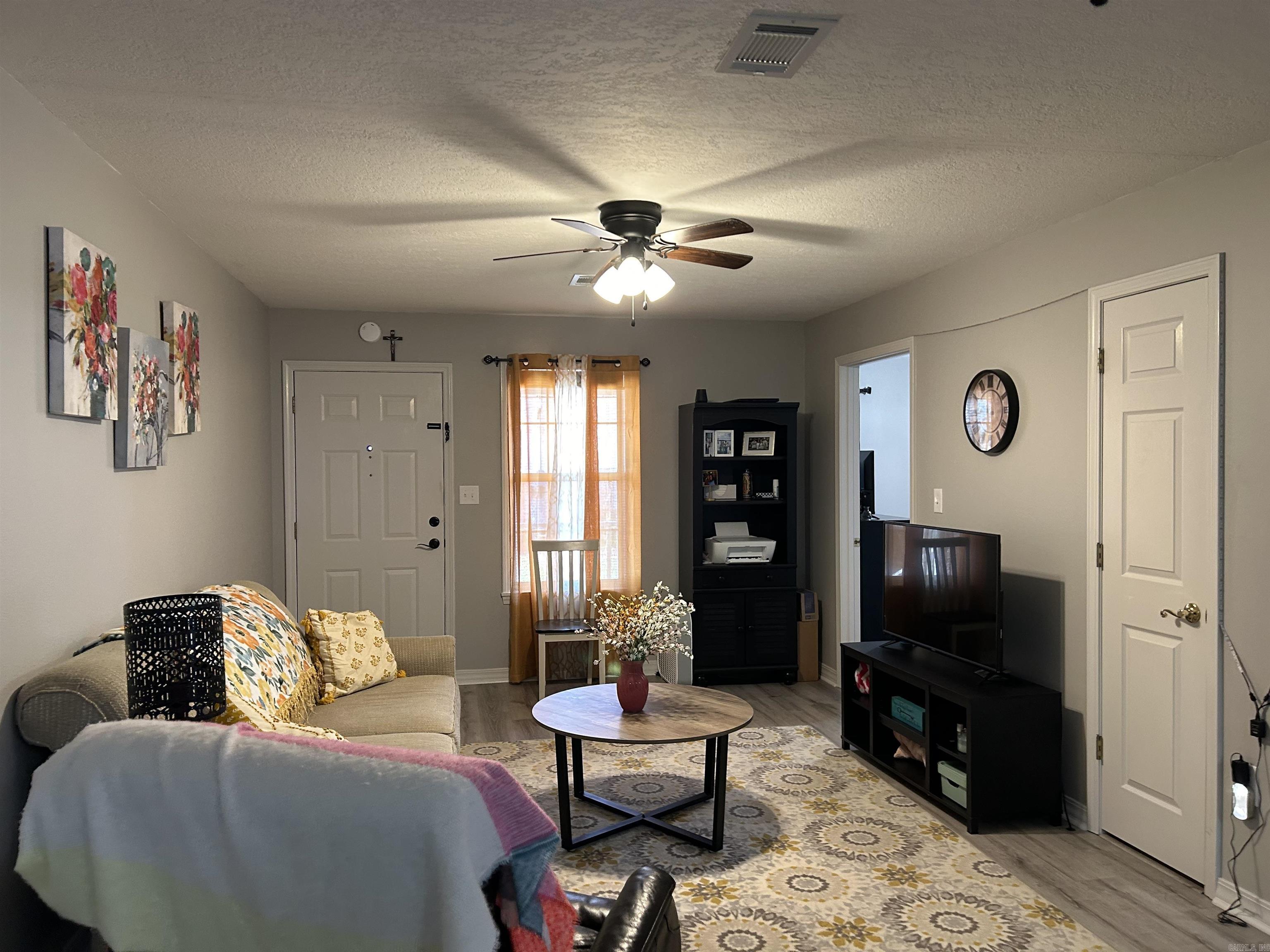 RIVER OAKS TRACE - Residential