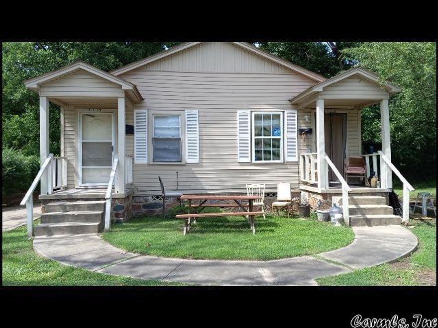 *NORTH LITTLE ROCK* CUTE DUPLEX IN LASKERS 2ND SUBDIVISION!! This 2 Bedroom And 1 Bathroom Unit Features 672 Sqft! Gas Range Provided In Kitchen! Washer/Dryer Hookups! Fenced Backyard! Pad For Parking!! PET FRIENDLY!! AVAILABLE NOW!!! <a href='https://raineyrealty.com/virtualtour.php?r=lVu64N'> Click here for a 360° Virtual Tour</a>