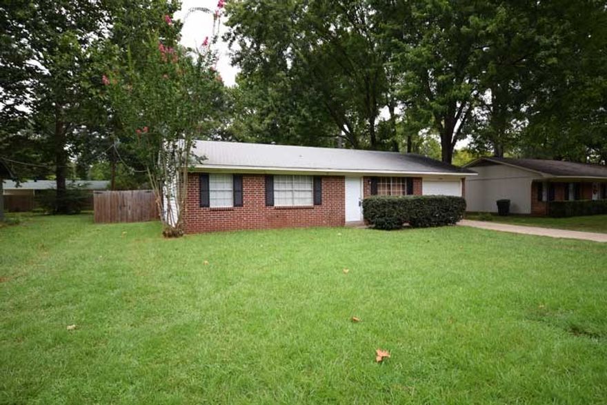 Very cute well maintained home with a large fenced yard. Conveniently located to school and shopping.