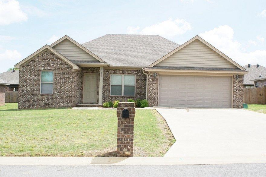Newer home in one of Searcy’s newest subdivisions . This brick 3BR/ 2BA 1412 sq ft, offers a split floor plan, carpet, laminate and tile flooring, 2 car garage with keyless entry, big family room, and great landscaping. Large eat in kitchen with crown molding. Master Bedroom has crown molding and tray ceiling, large master bathroom with double sinks, and has a large walk in closet. Easy no-steps entry from garage into house. Yard is sod and landscaped.