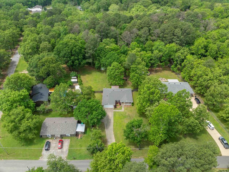 Introducing a beautiful 3-bedroom, 2-bathroom home located in the sought-after Lake Hamilton School District. Features include a new roof and gutters (2023), a cozy gas fireplace, spacious living and dining areas, a large kitchen, large front yard and fenced backyard and a convenient 2-car garage. Don't let this opportunity slip away - schedule a viewing today!