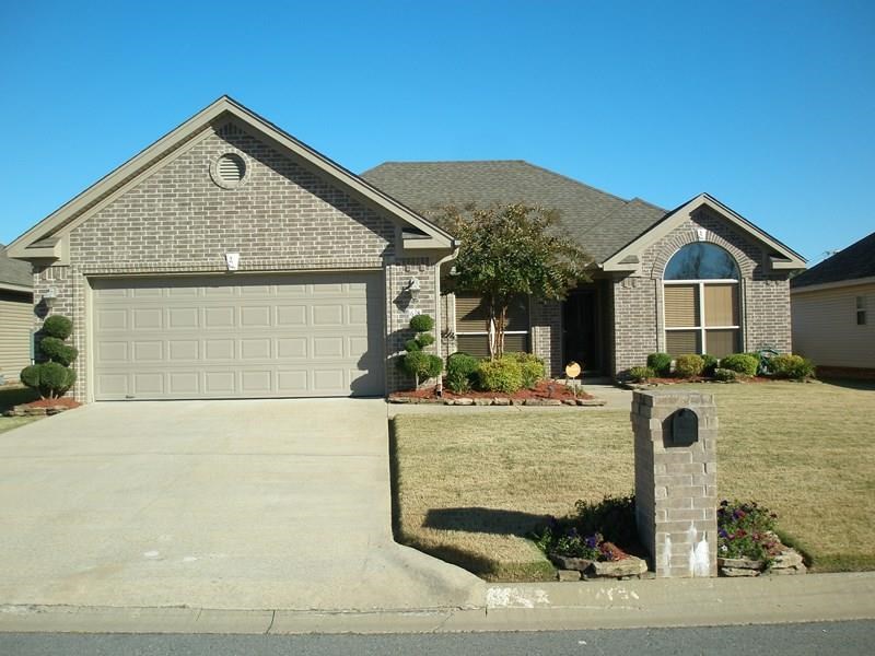 Perfectly manicured & landscaped lot plus super clean home. Split floor plan, large central family room with gas log fireplace, open to oversized eat-in kitchen, laundry room, privacy fenced level lot, spacious master with spa tub, walk-in shower, double vanity and separate built-in, makeup desk, new roof 2010, alarm system, frig and all kitchen appliances convey.