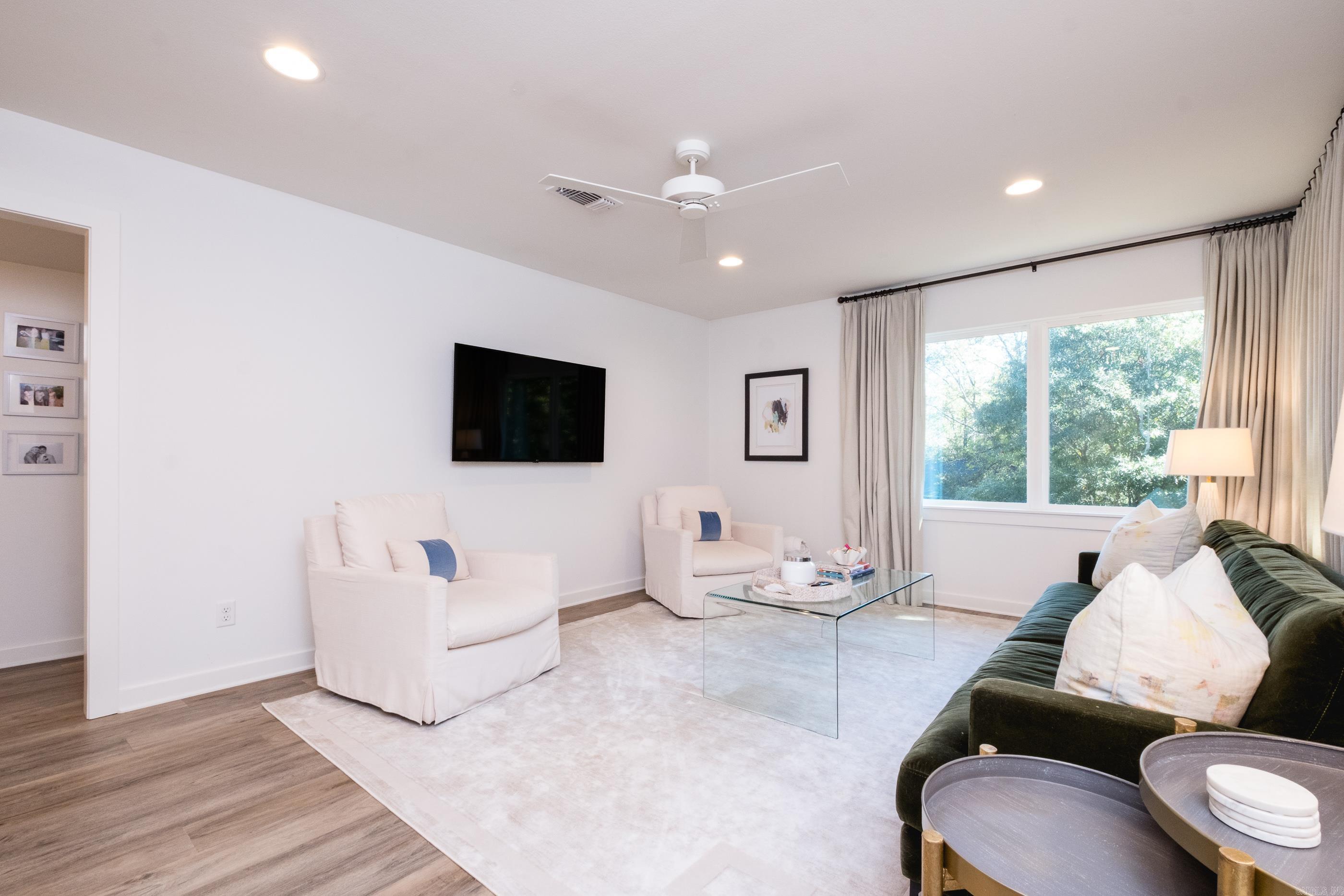 KINGWOOD PLACE - Residential