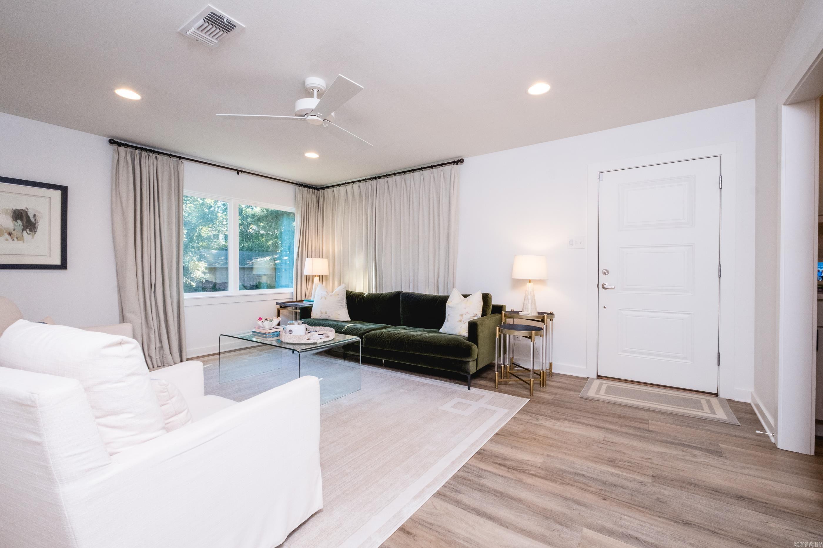 KINGWOOD PLACE - Residential