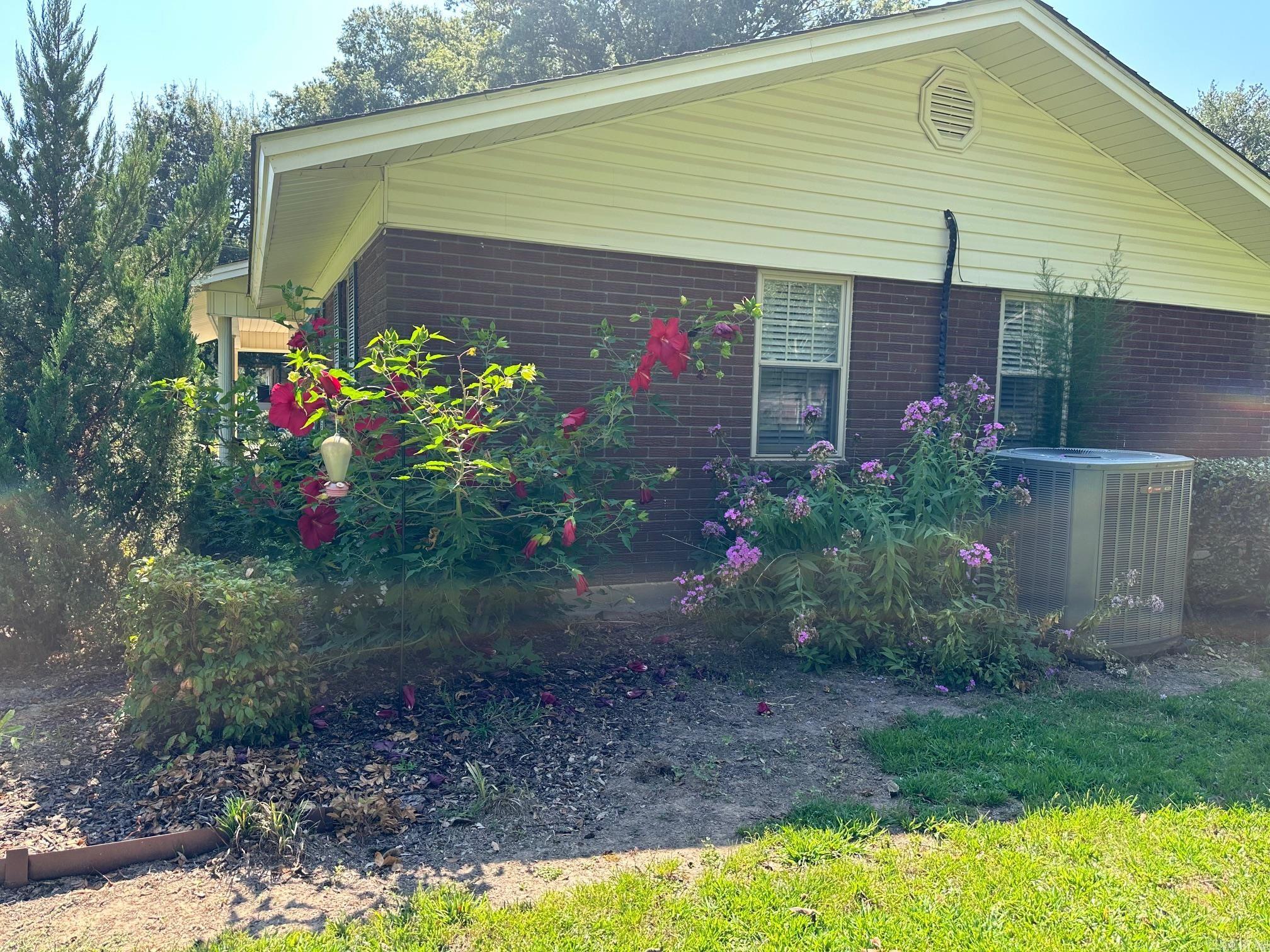 EAST MCCOMBS - Residential