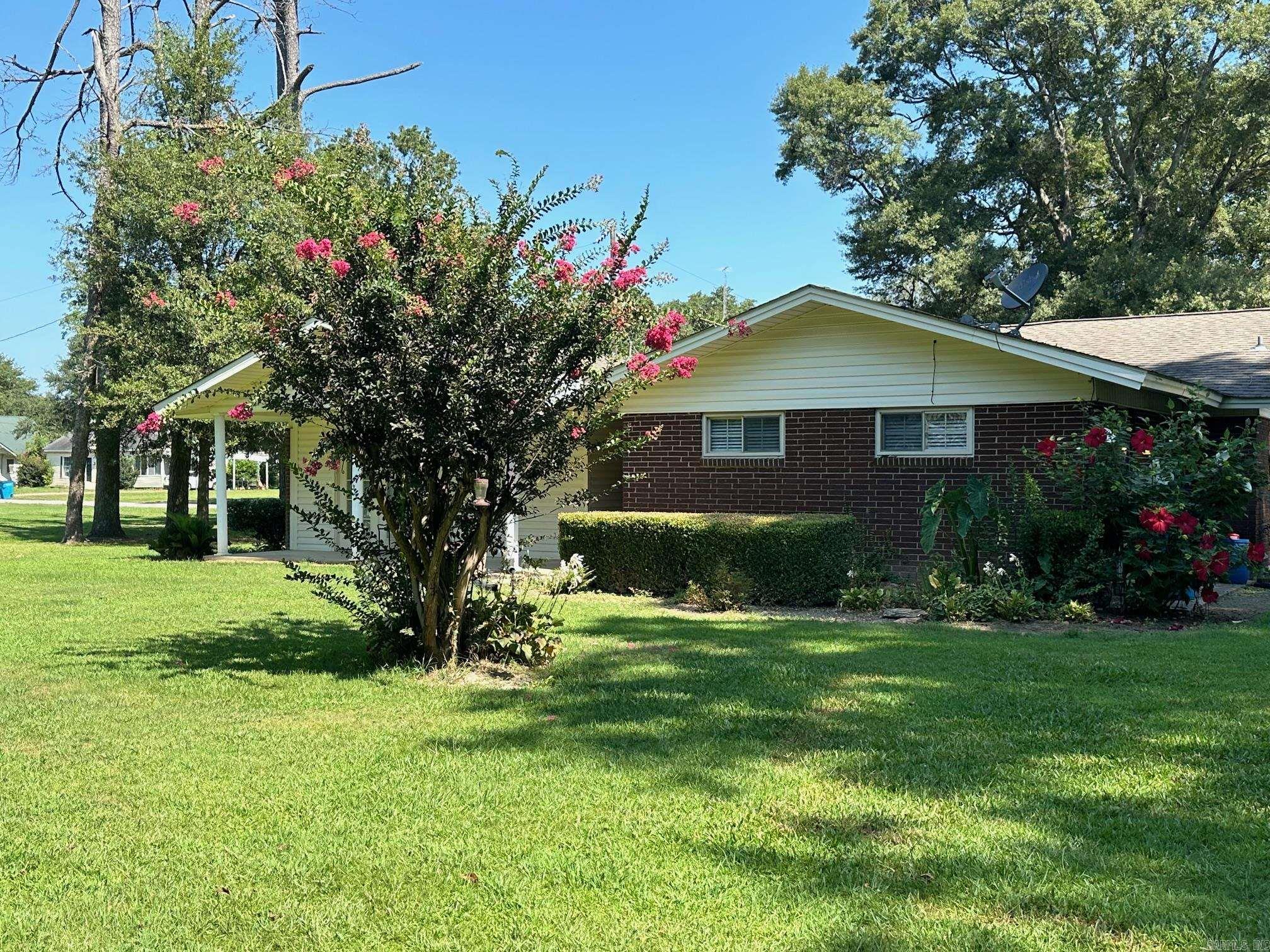 EAST MCCOMBS - Residential