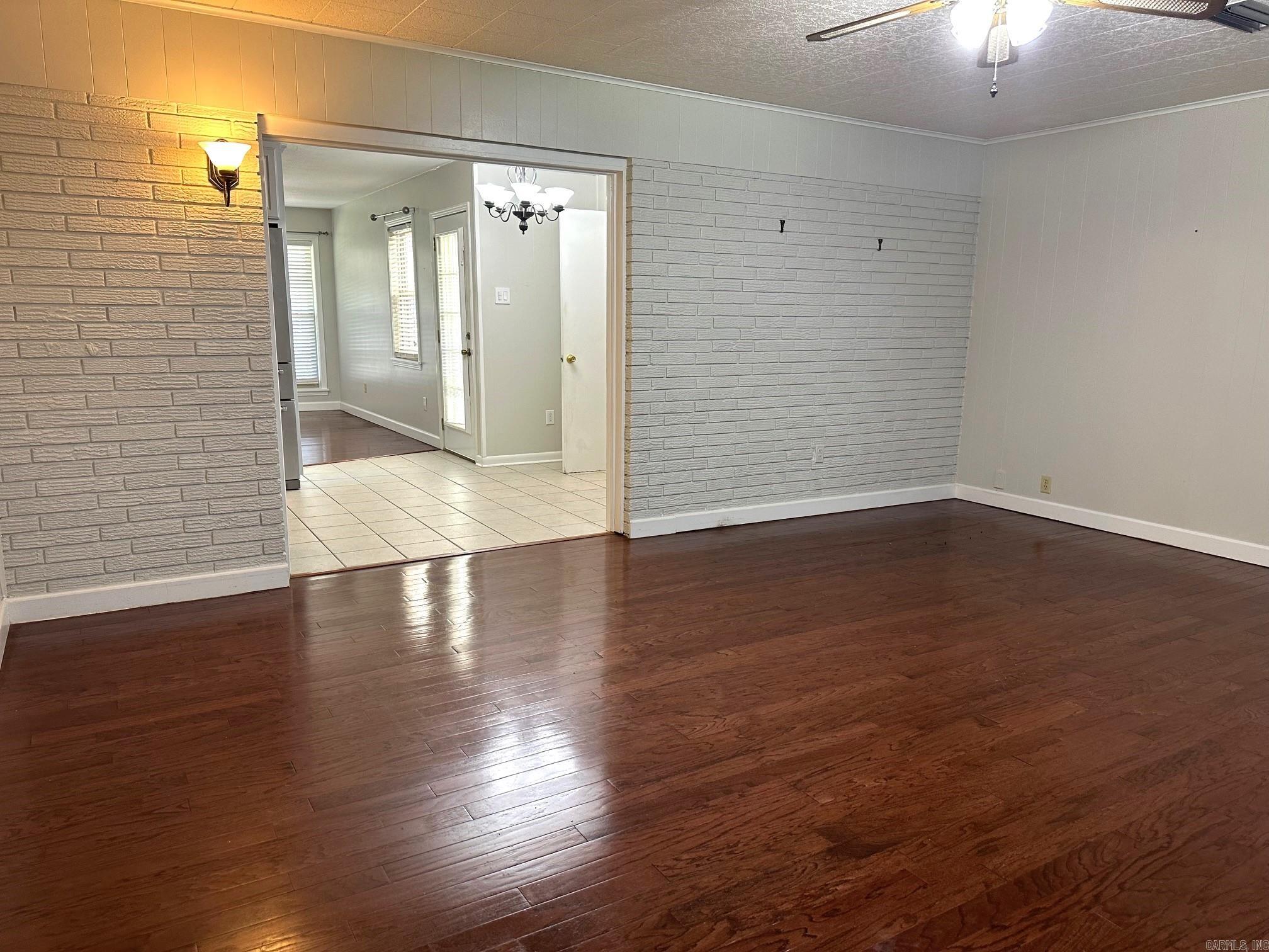 EAST MCCOMBS - Residential