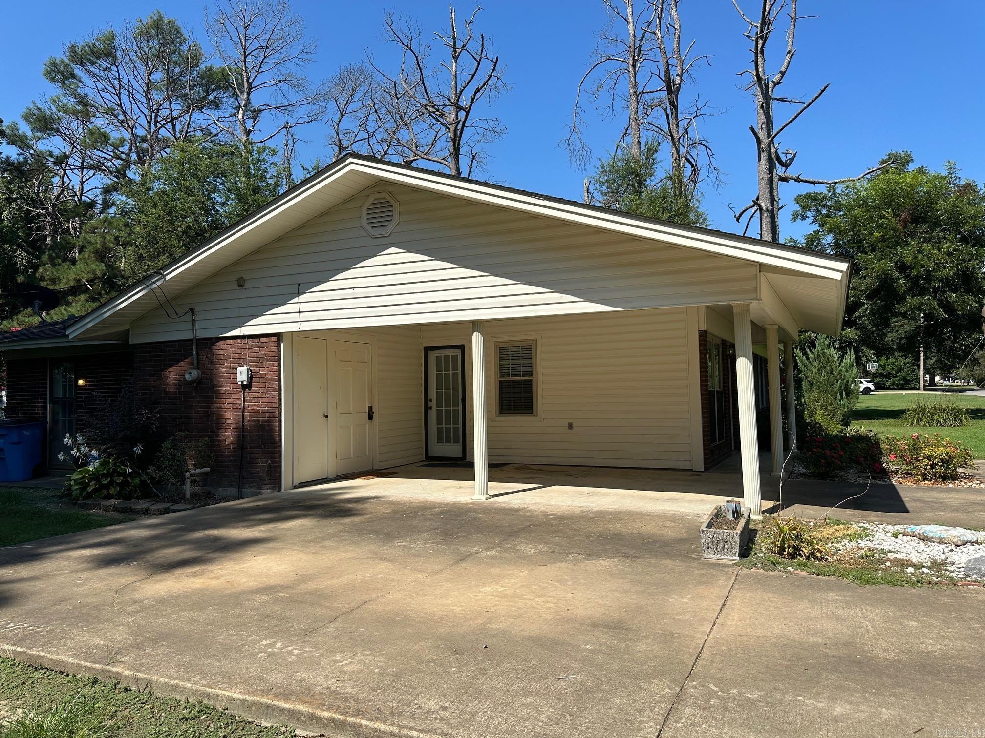 EAST MCCOMBS - Residential