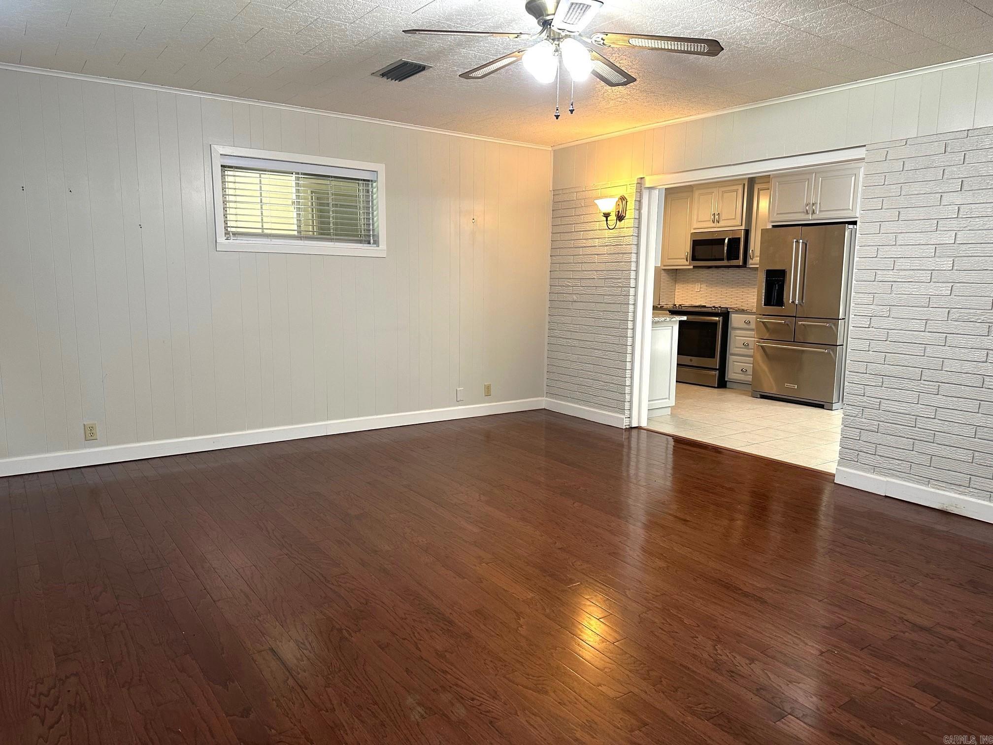 EAST MCCOMBS - Residential