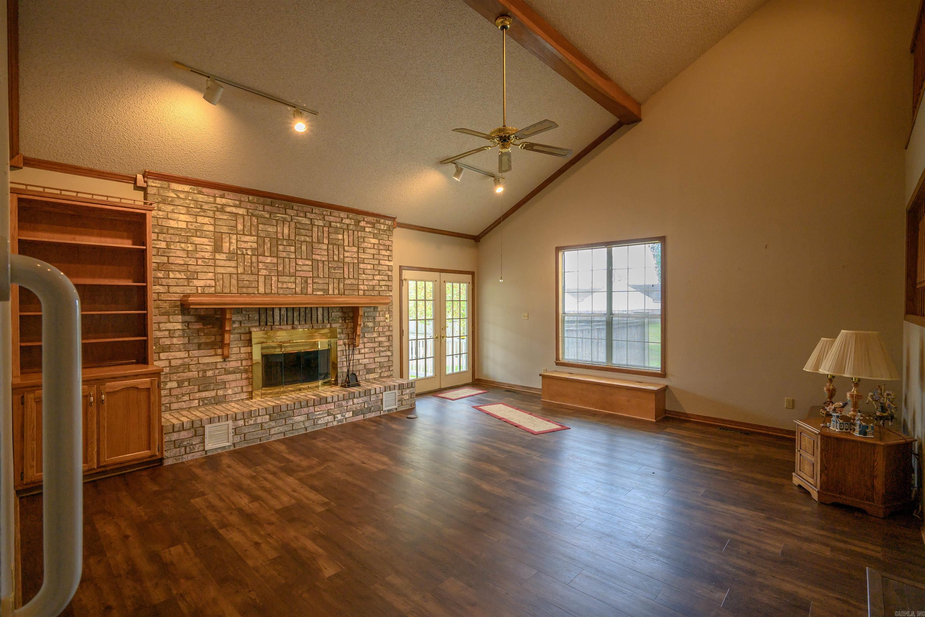 RIVER OAKS - Residential