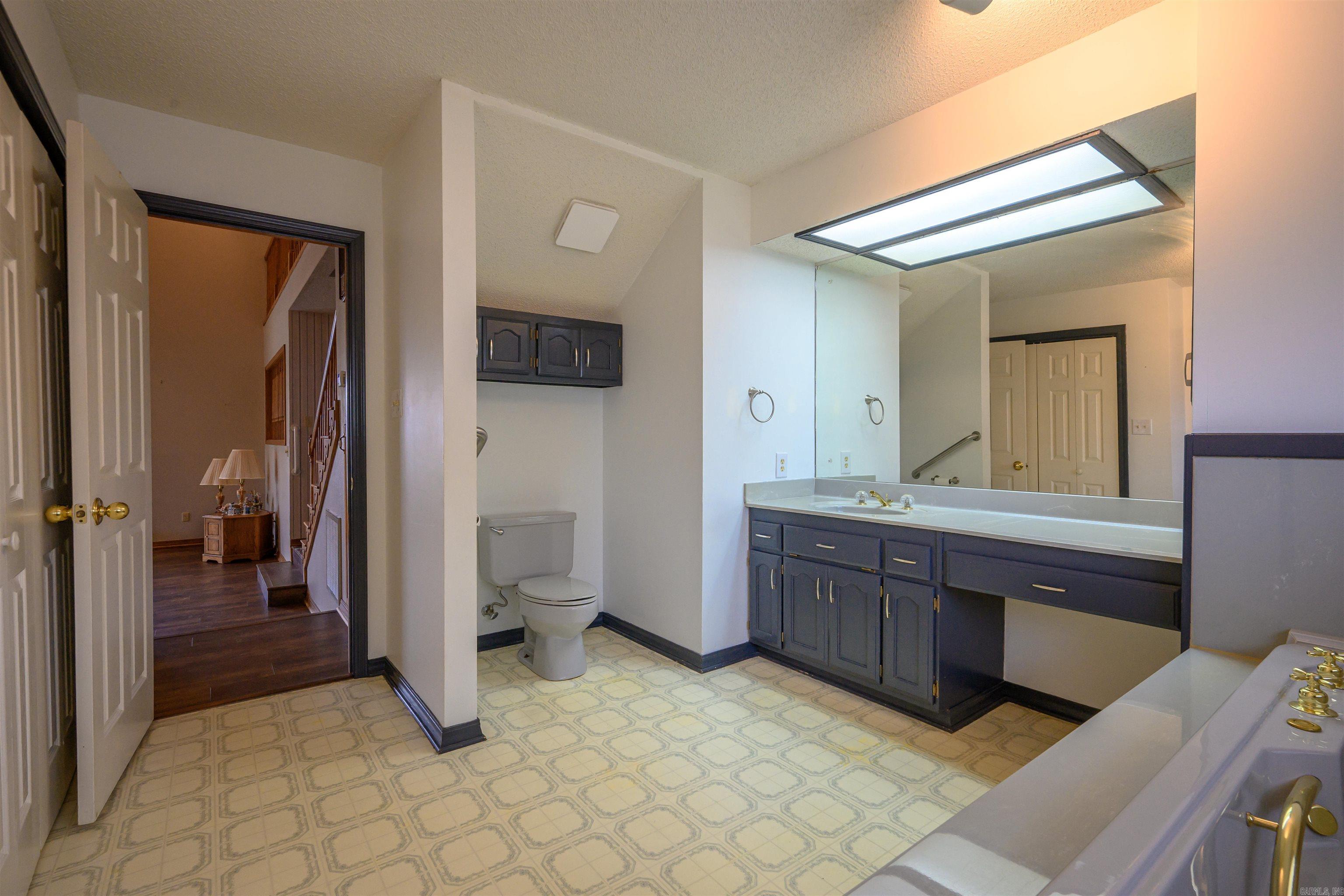 RIVER OAKS - Residential