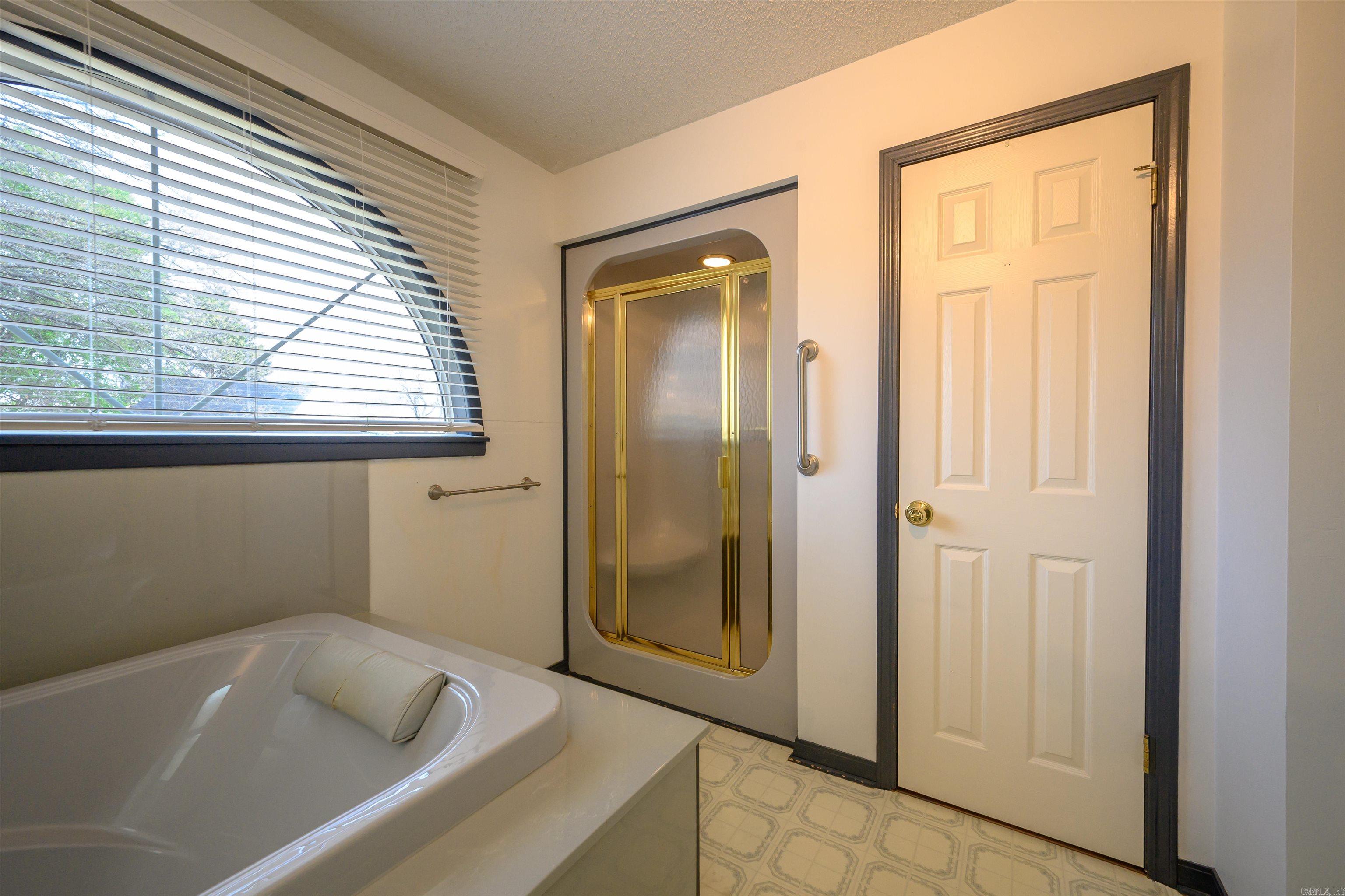 RIVER OAKS - Residential