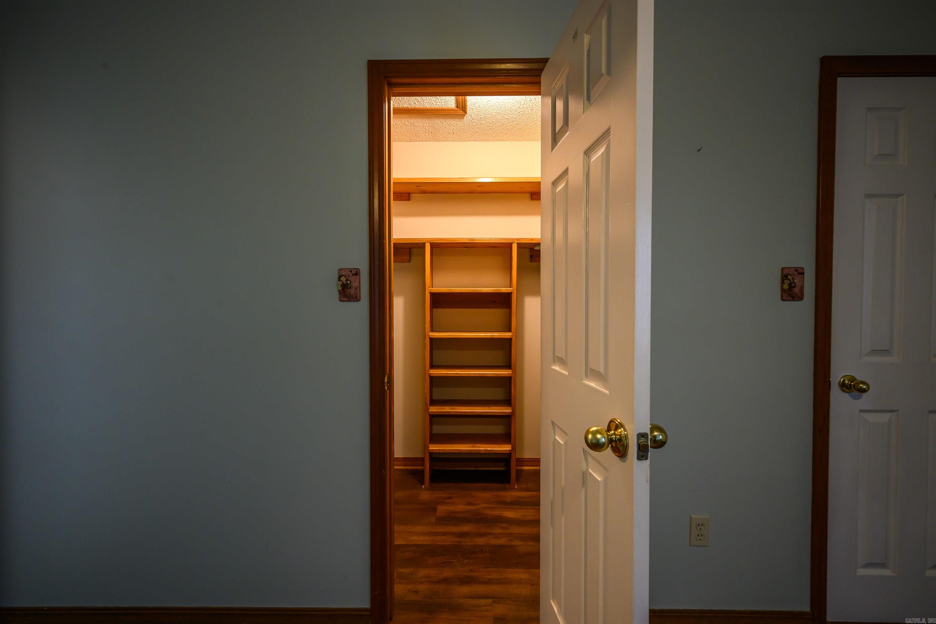 RIVER OAKS - Residential