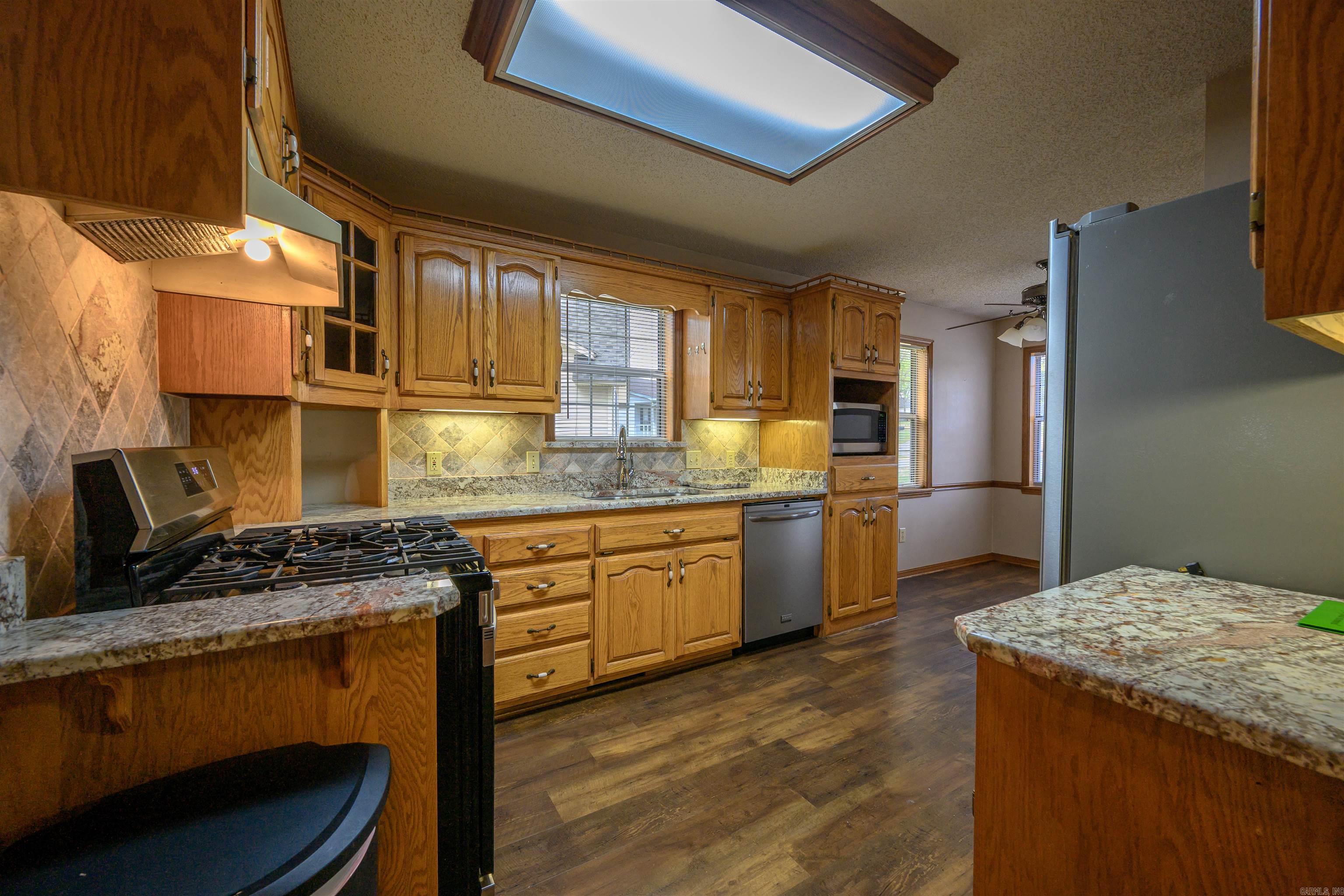 RIVER OAKS - Residential